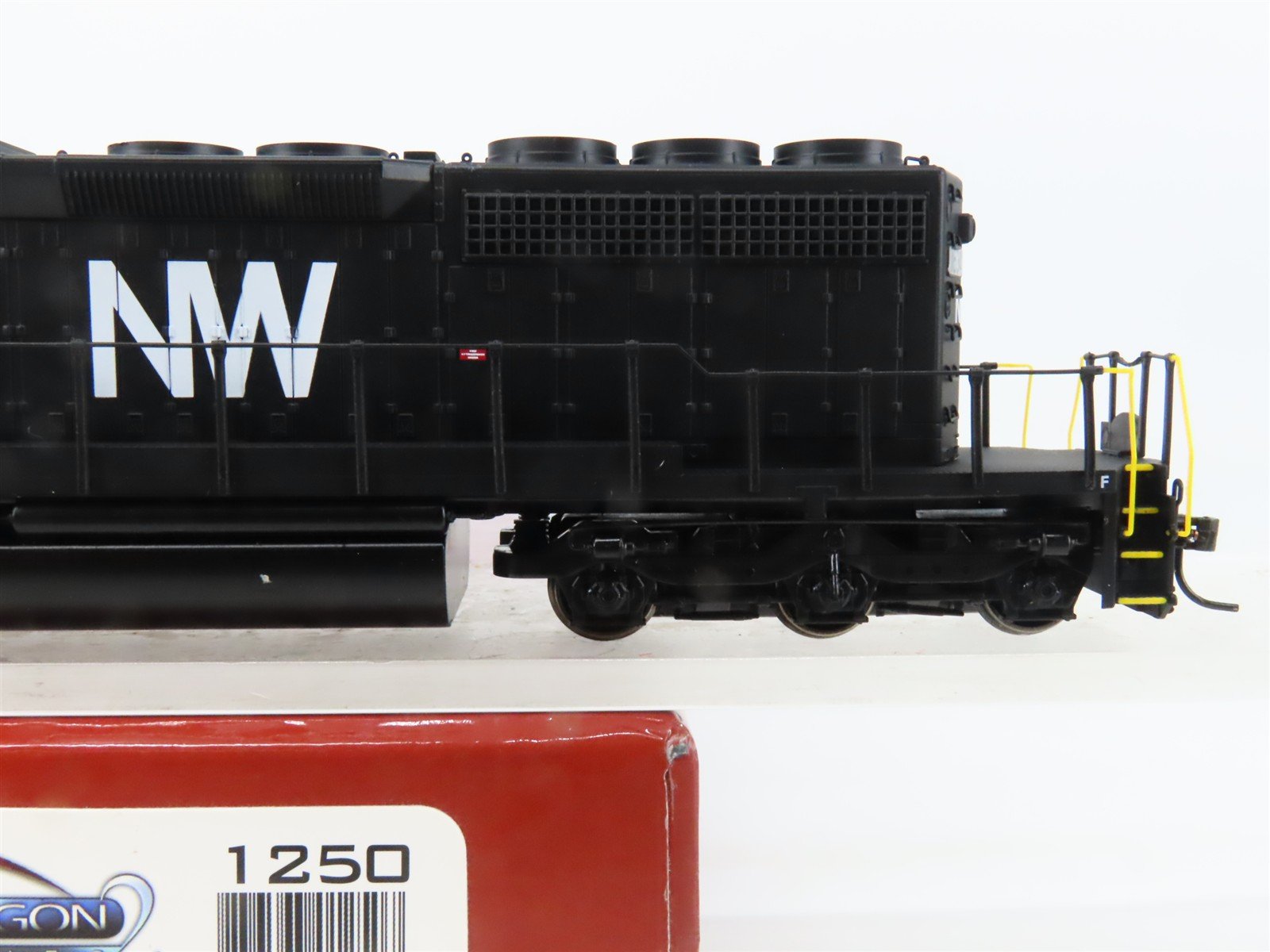 HO Scale Broadway Limited BLI 1250 N&W EMD SD40-2 Diesel #1634 - Paragon2