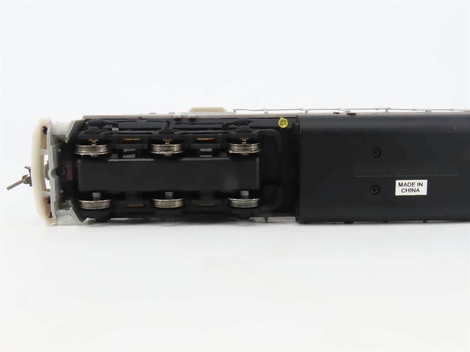 HO Scale Broadway Limited BLI 929 Undecorated EMD SD40-2 Diesel w/ DCC & Sound