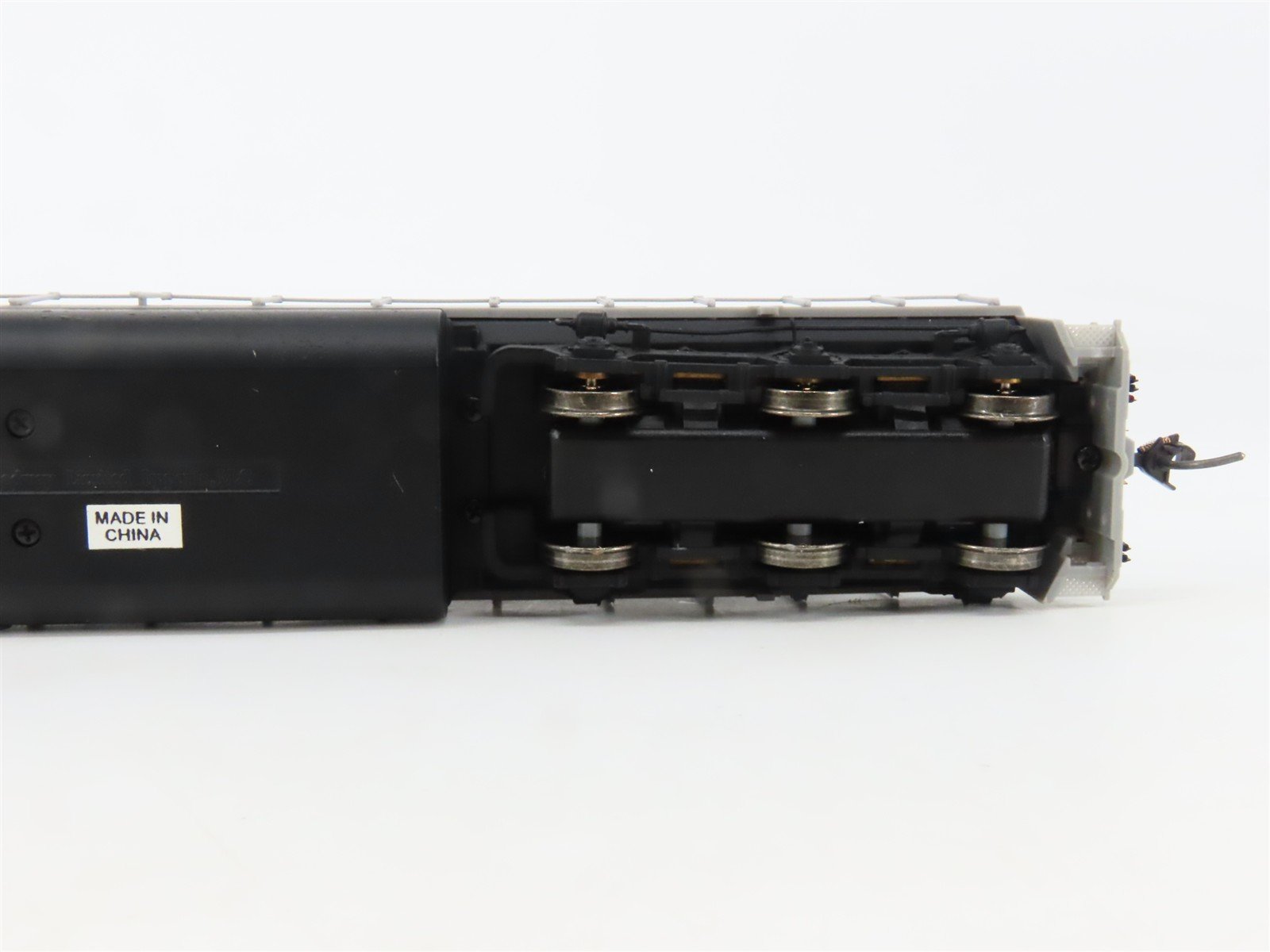 HO Scale Broadway Limited BLI 929 Undecorated EMD SD40-2 Diesel w/ DCC & Sound