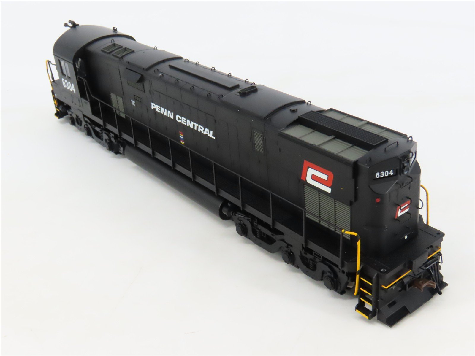 HO Bowser Executive 691-23327 PC Penn Central ALCO C628 Diesel #6304 - DCC Ready