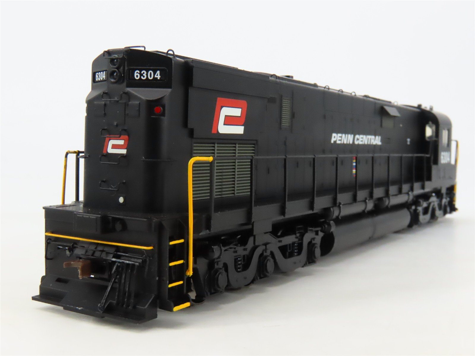 HO Bowser Executive 691-23327 PC Penn Central ALCO C628 Diesel #6304 - DCC Ready