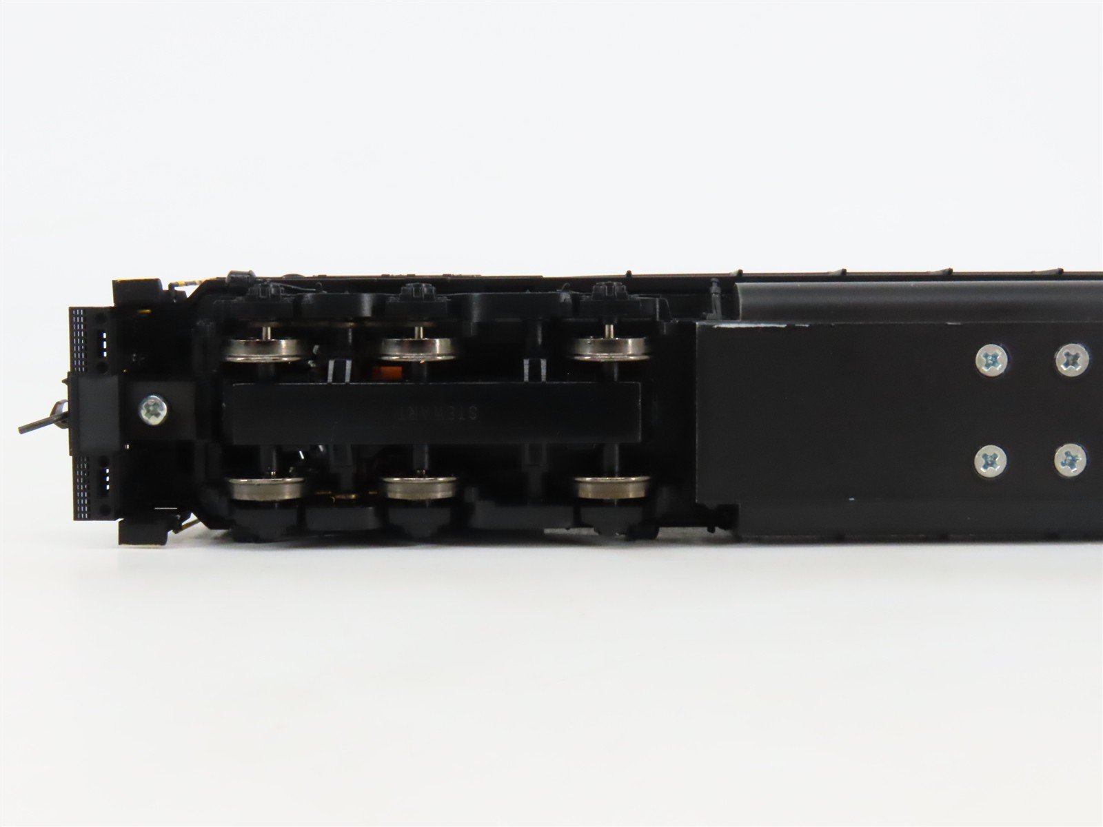 HO Bowser Executive 691-23327 PC Penn Central ALCO C628 Diesel #6304 - DCC Ready