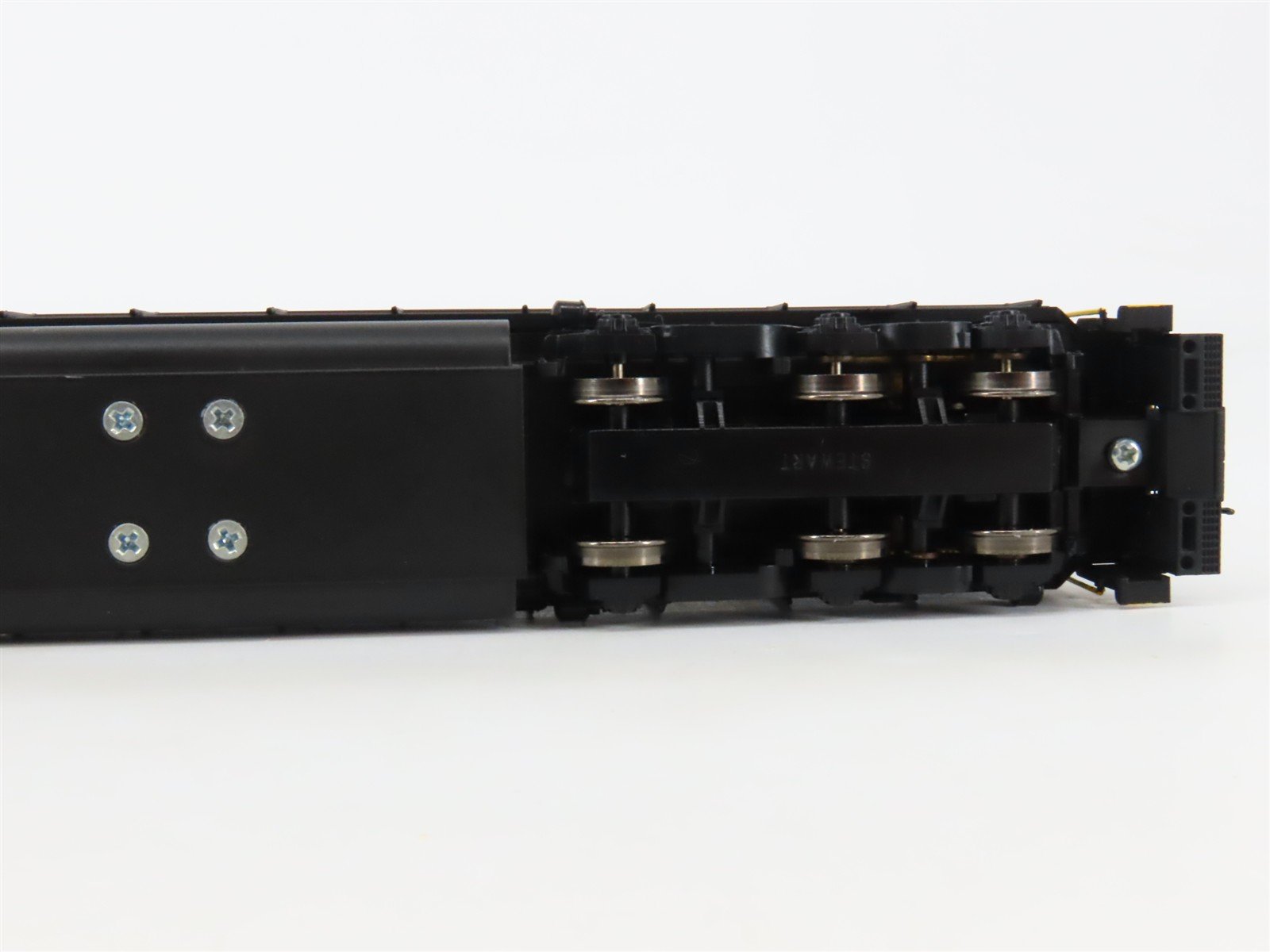 HO Bowser Executive 691-23327 PC Penn Central ALCO C628 Diesel #6304 - DCC Ready