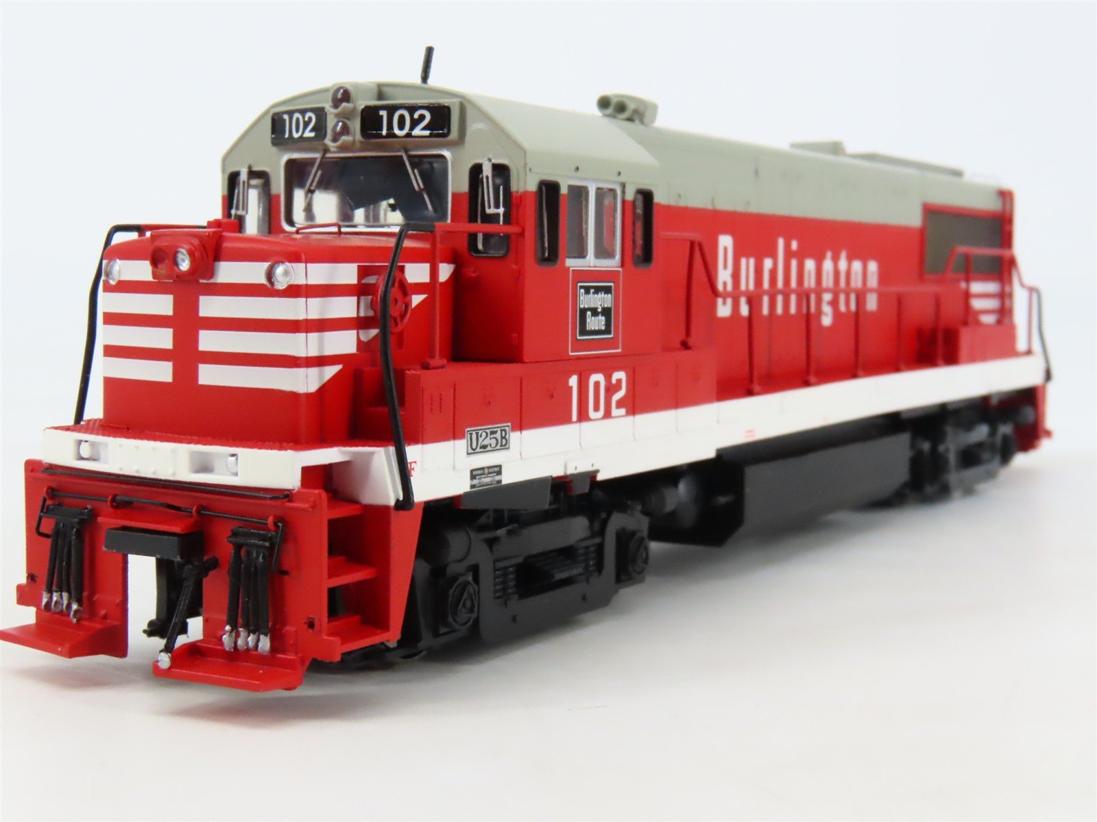 HO Bowser Executive 691-23138 CB&Q Burlington GE U25B Diesel #102 w/ DCC & Sound
