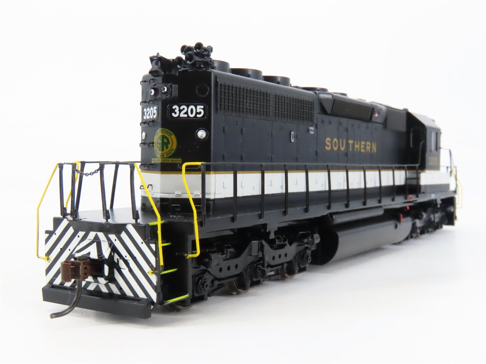 HO Scale Athearn 95211 SOU Southern EMD SD40-2 Diesel #3205 - DCC Ready