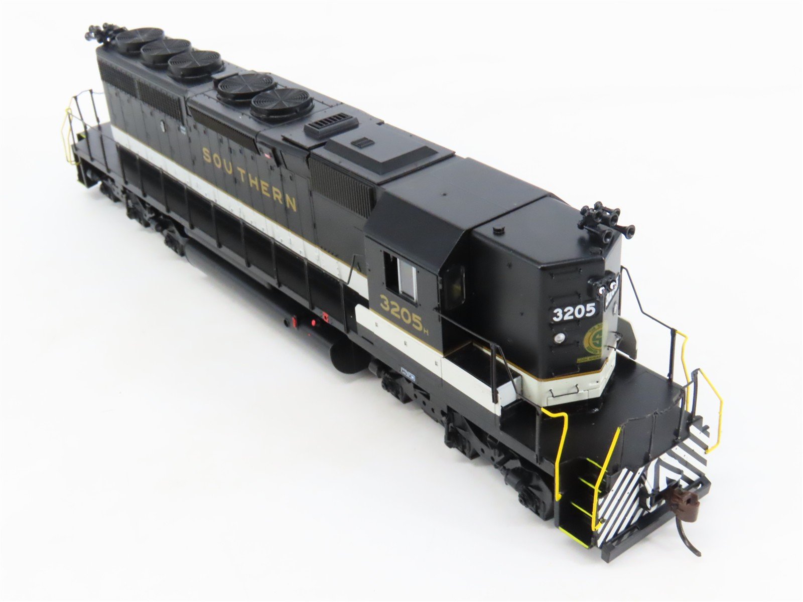 HO Scale Athearn 95211 SOU Southern EMD SD40-2 Diesel #3205 - DCC Ready