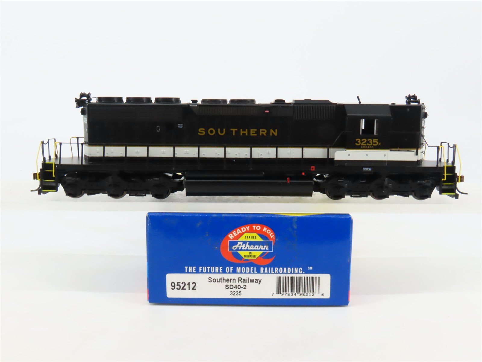 HO Scale Athearn 95212 SOU Southern EMD SD40-2 Diesel #3235 - DCC Ready
