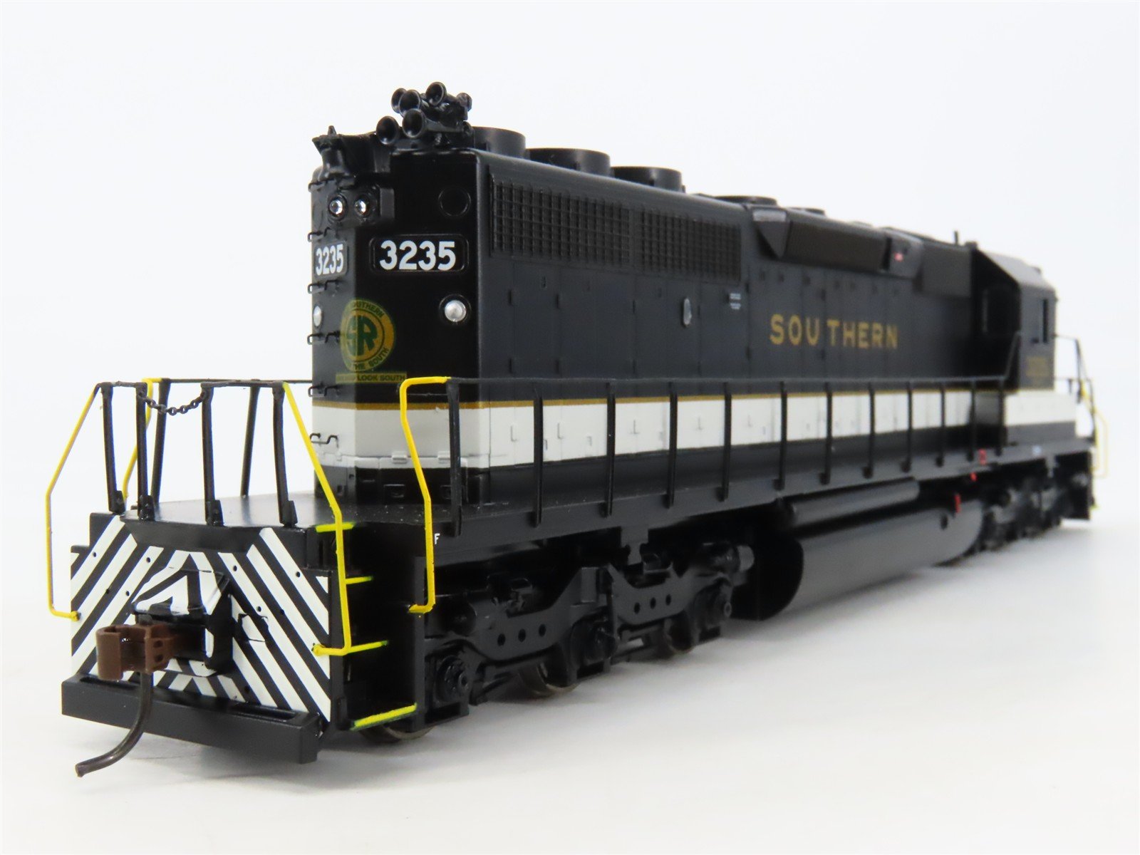 HO Scale Athearn 95212 SOU Southern EMD SD40-2 Diesel #3235 - DCC Ready
