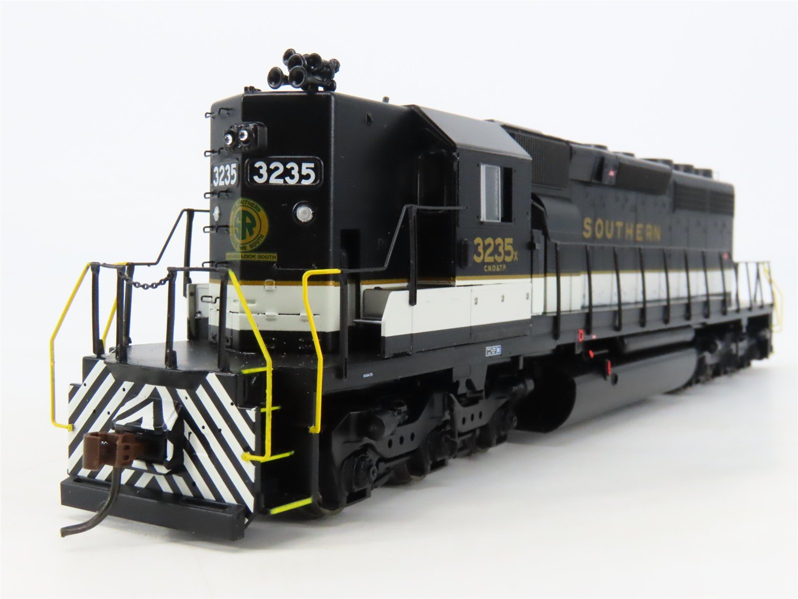 HO Scale Athearn 95212 SOU Southern EMD SD40-2 Diesel #3235 - DCC Ready
