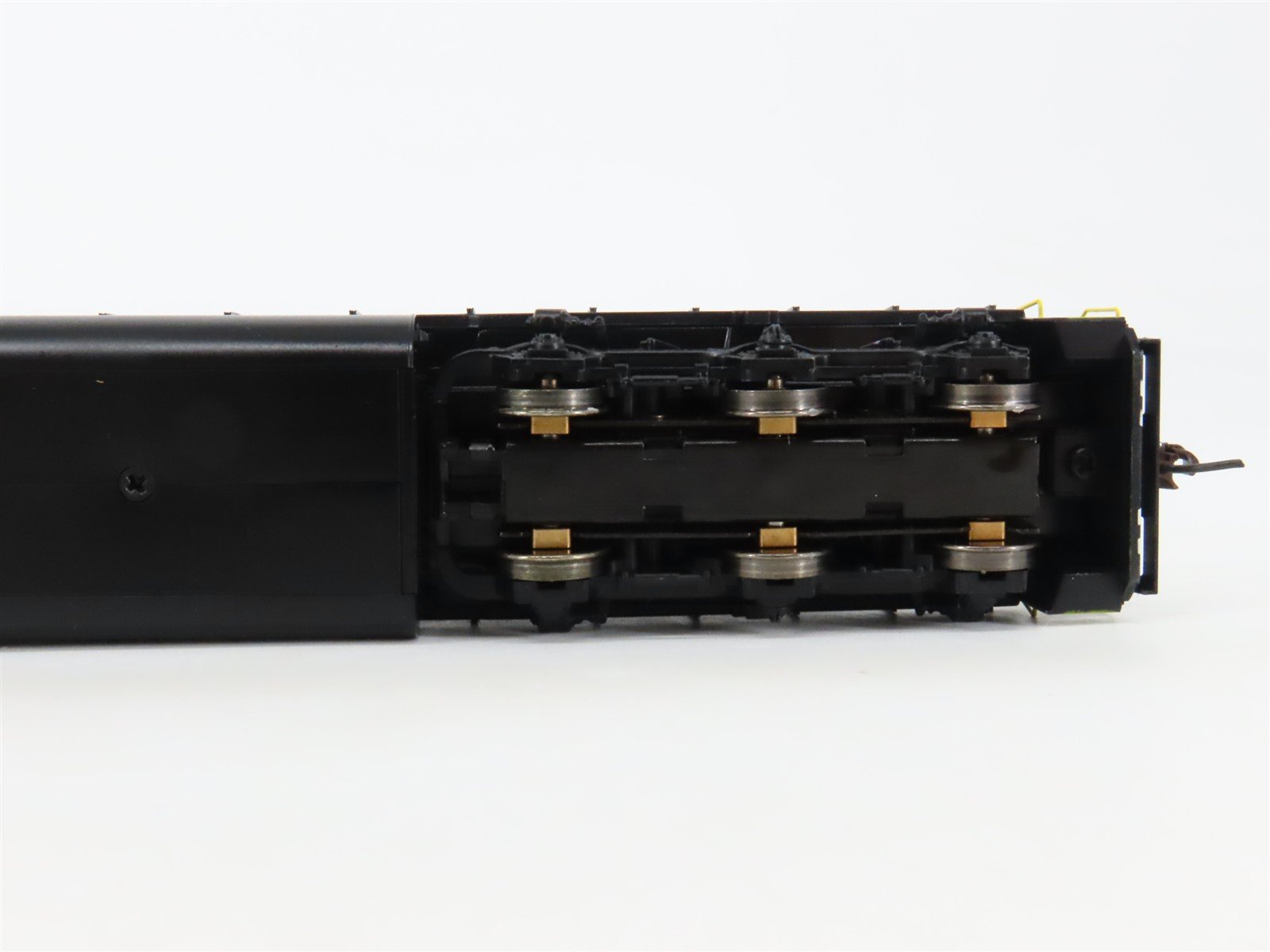 HO Scale Athearn 95212 SOU Southern EMD SD40-2 Diesel #3235 - DCC Ready