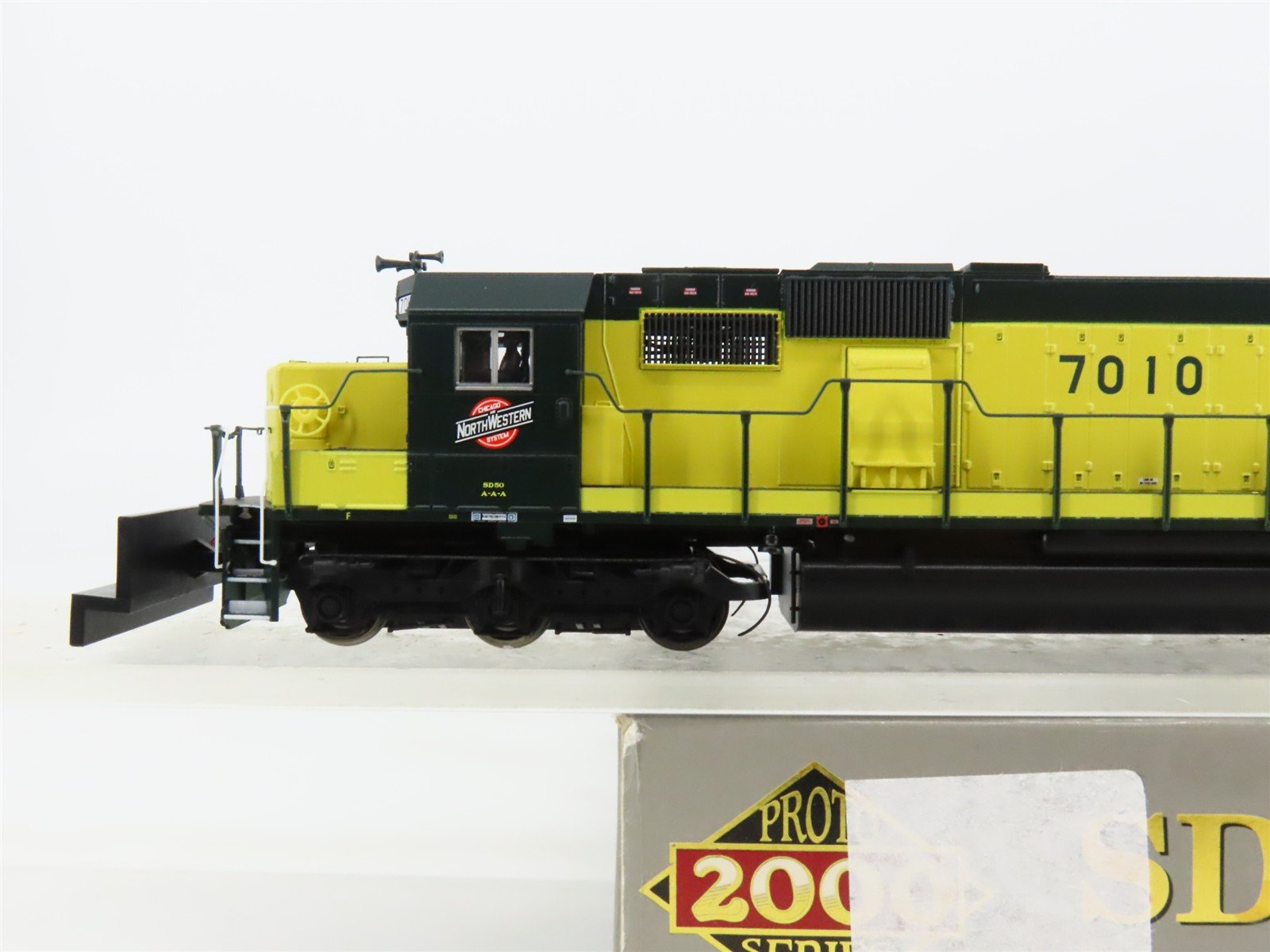 HO Proto 2000 30851 CNW Chicago & North Western SD50 Diesel #7010 - DCC Ready