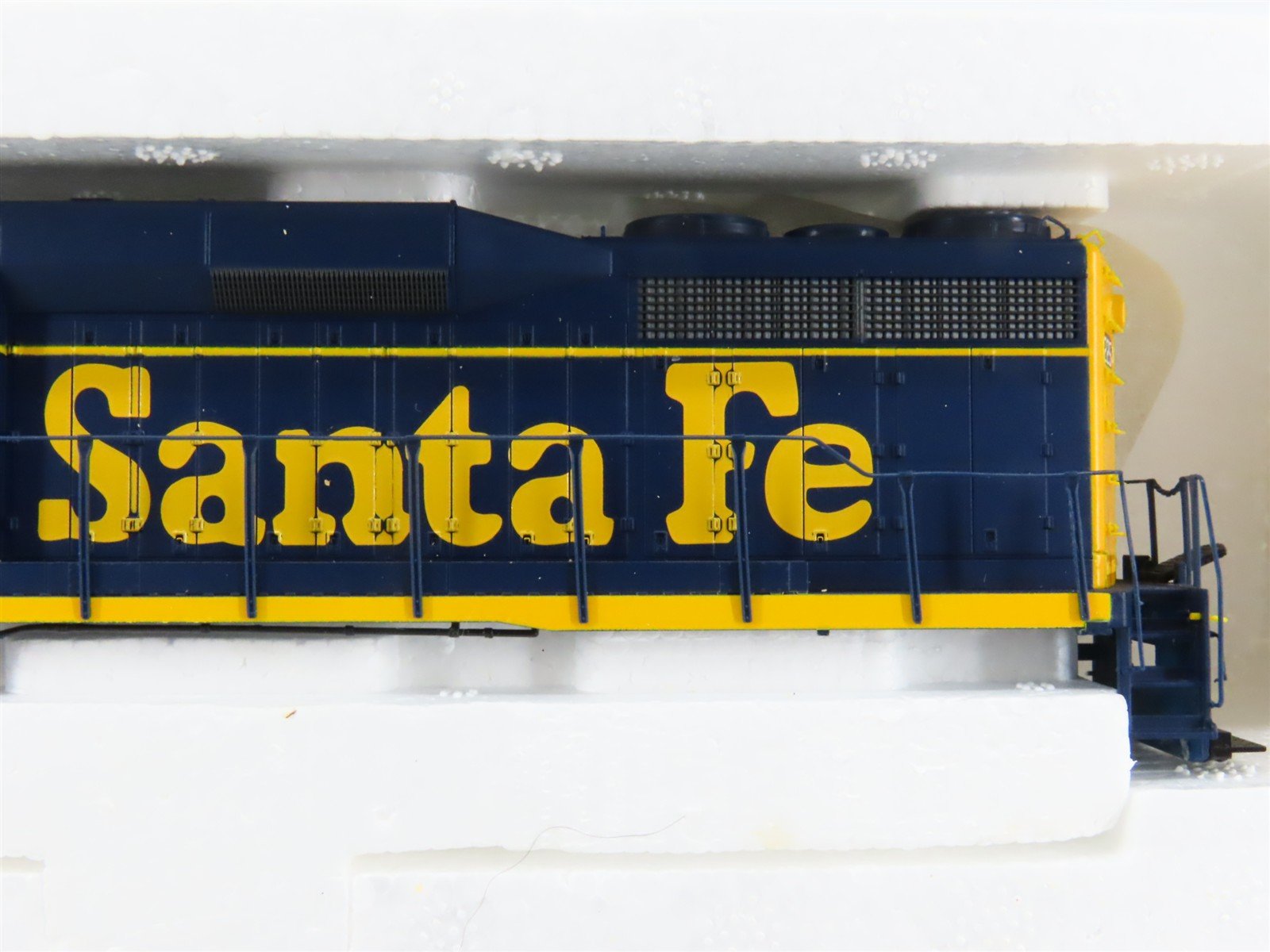HO Scale Proto 2000 21536 ATSF Santa Fe EMD GP30 Diesel #1225 - BAD GEARS