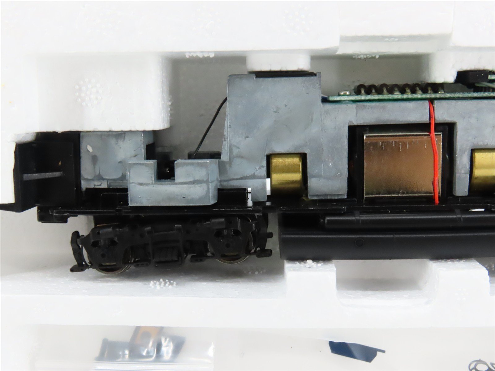 HO Scale Proto 2000 21536 ATSF Santa Fe EMD GP30 Diesel #1225 - BAD GEARS