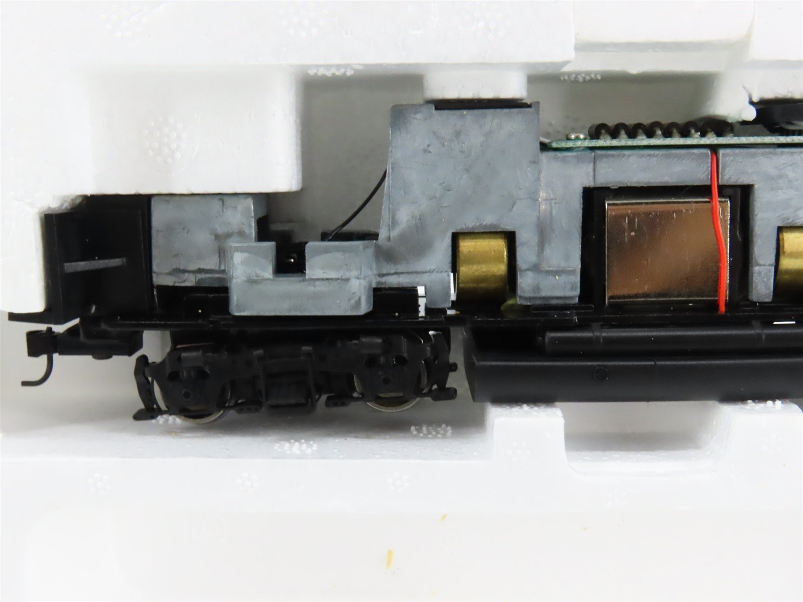 HO Scale Proto 2000 21535 ATSF Santa Fe EMD GP30 Diesel #1207 - BAD GEARS