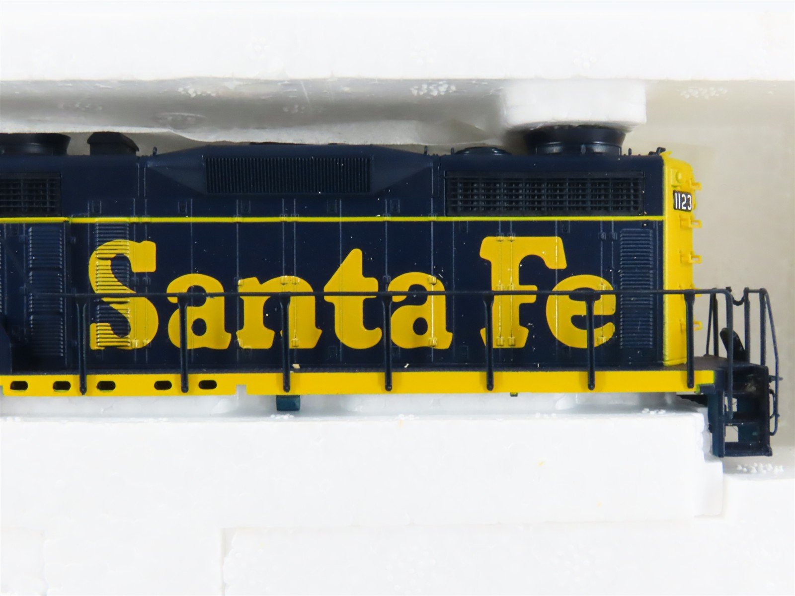 HO Scale Proto 2000 8005 ATSF Santa Fe EMD GP20 Diesel #1123 - BAD GEARS