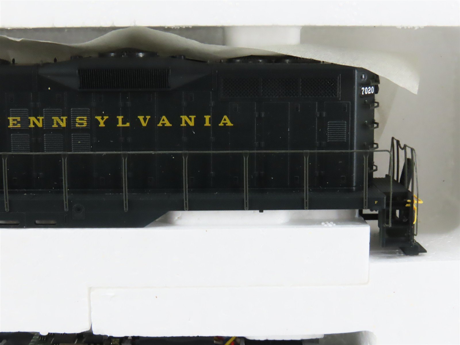 HO Proto 2000 23618 PRR Pennsylvania GP9 Ph. 2 Diesel #7020 w/ DCC - BAD GEARS
