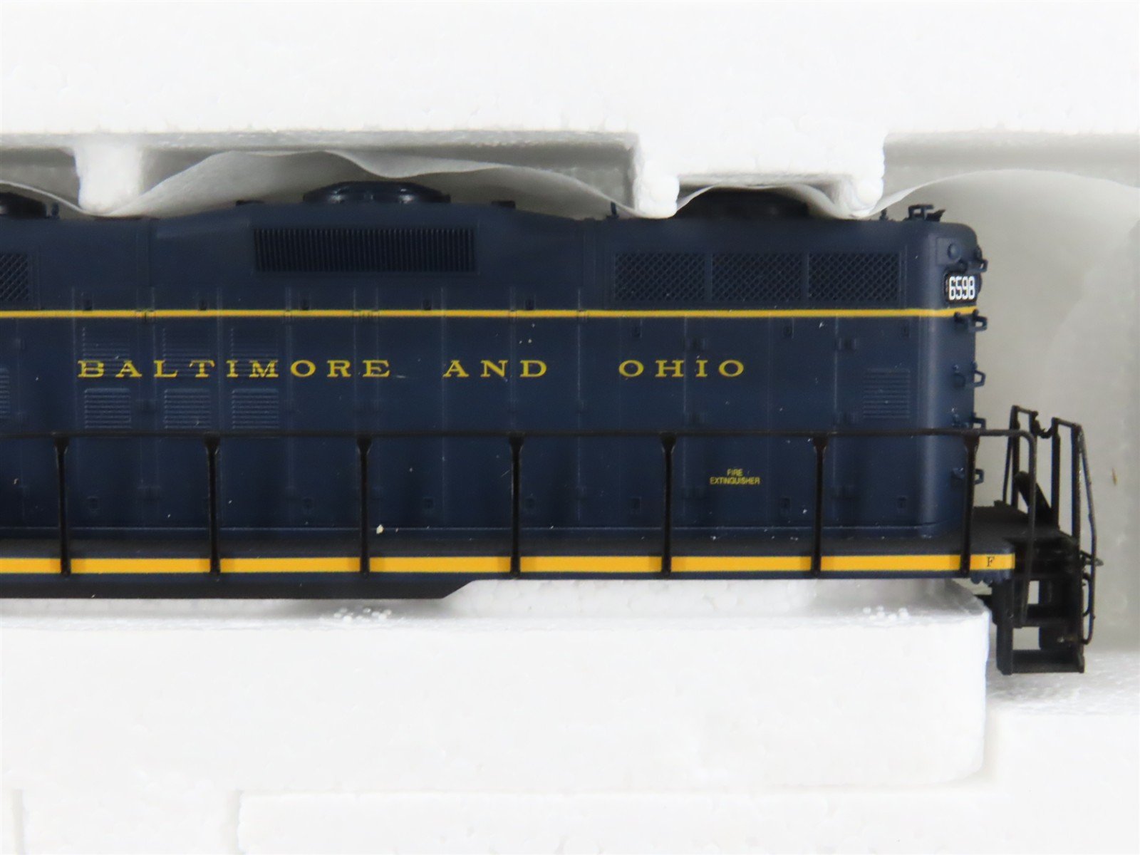 HO Proto 2000 21693 B&O Baltimore & Ohio EMD GP9 Ph. 3 Diesel #6598 - BAD GEARS