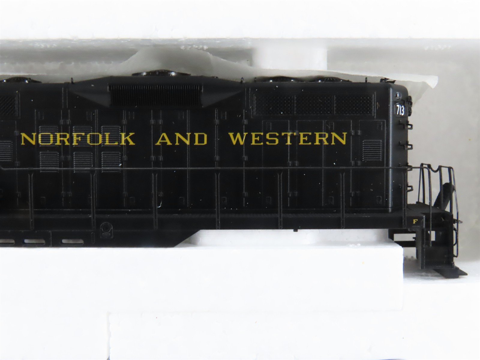 HO Proto 2000 23616 N&W Norfolk & Western GP9 Ph. 2 Diesel #713 - BAD GEARS