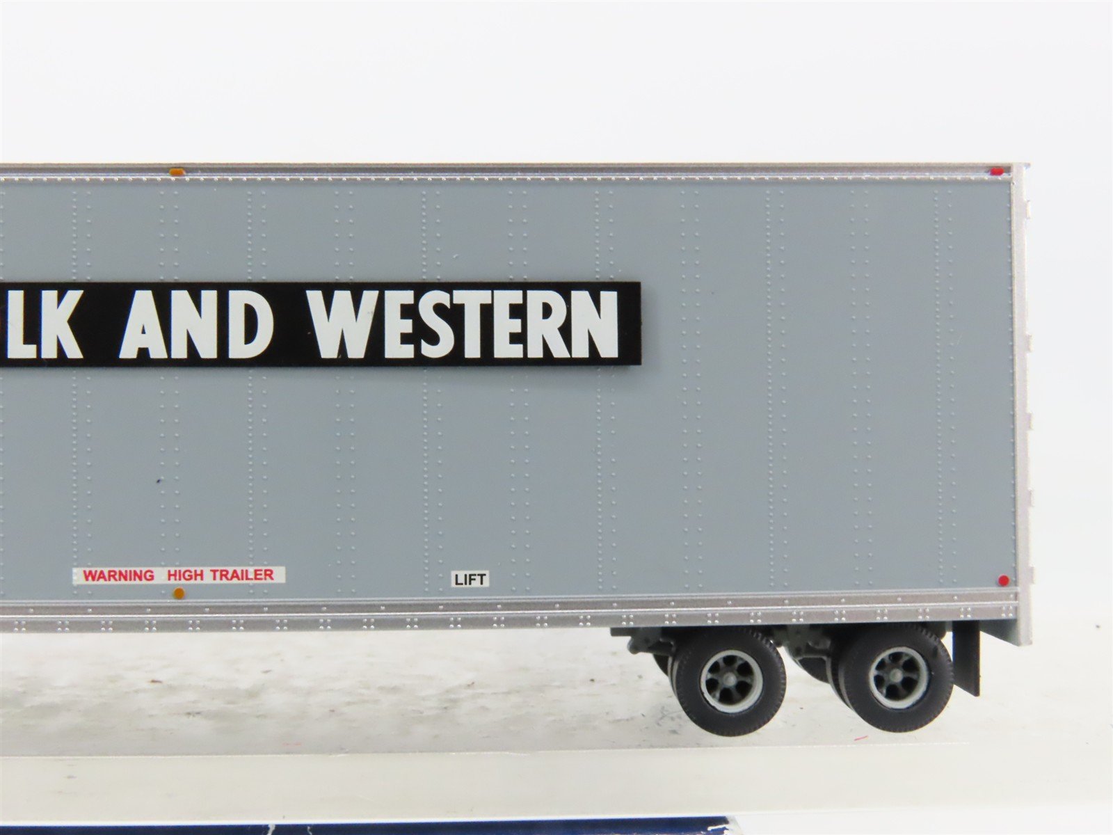 HO Scale TrainWorx 80327-01 N&W Norfolk & Western 40' Drop Frame Van Trailer