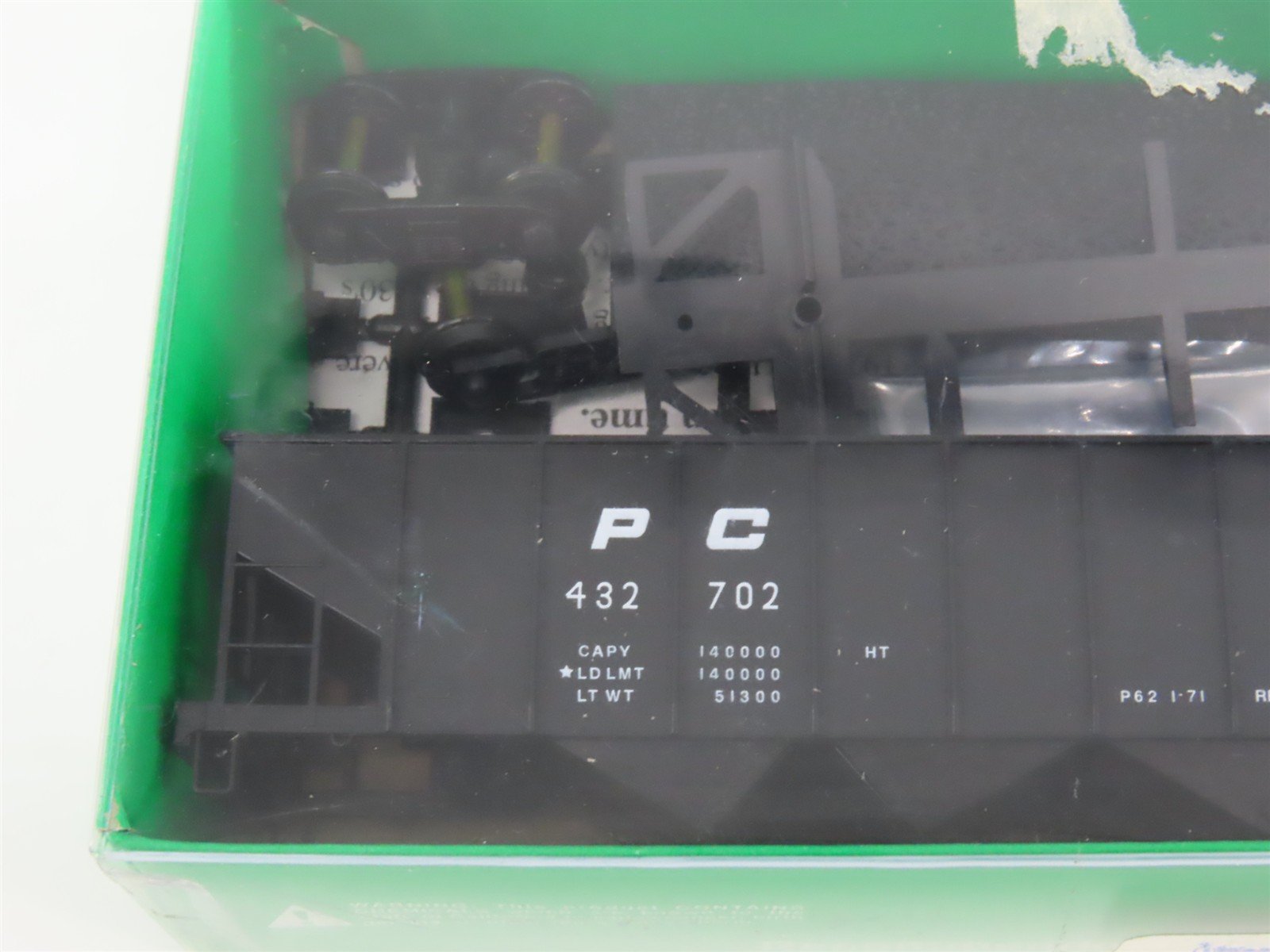 LOT of 4 HO Scale Bowser PC Penn Central 3-Bay & 4-Bay Hoppers