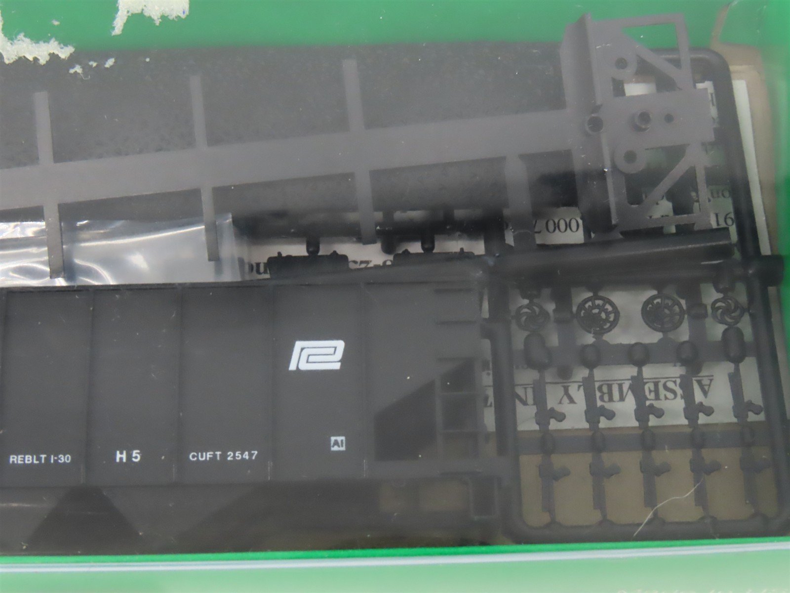LOT of 4 HO Scale Bowser PC Penn Central 3-Bay & 4-Bay Hoppers