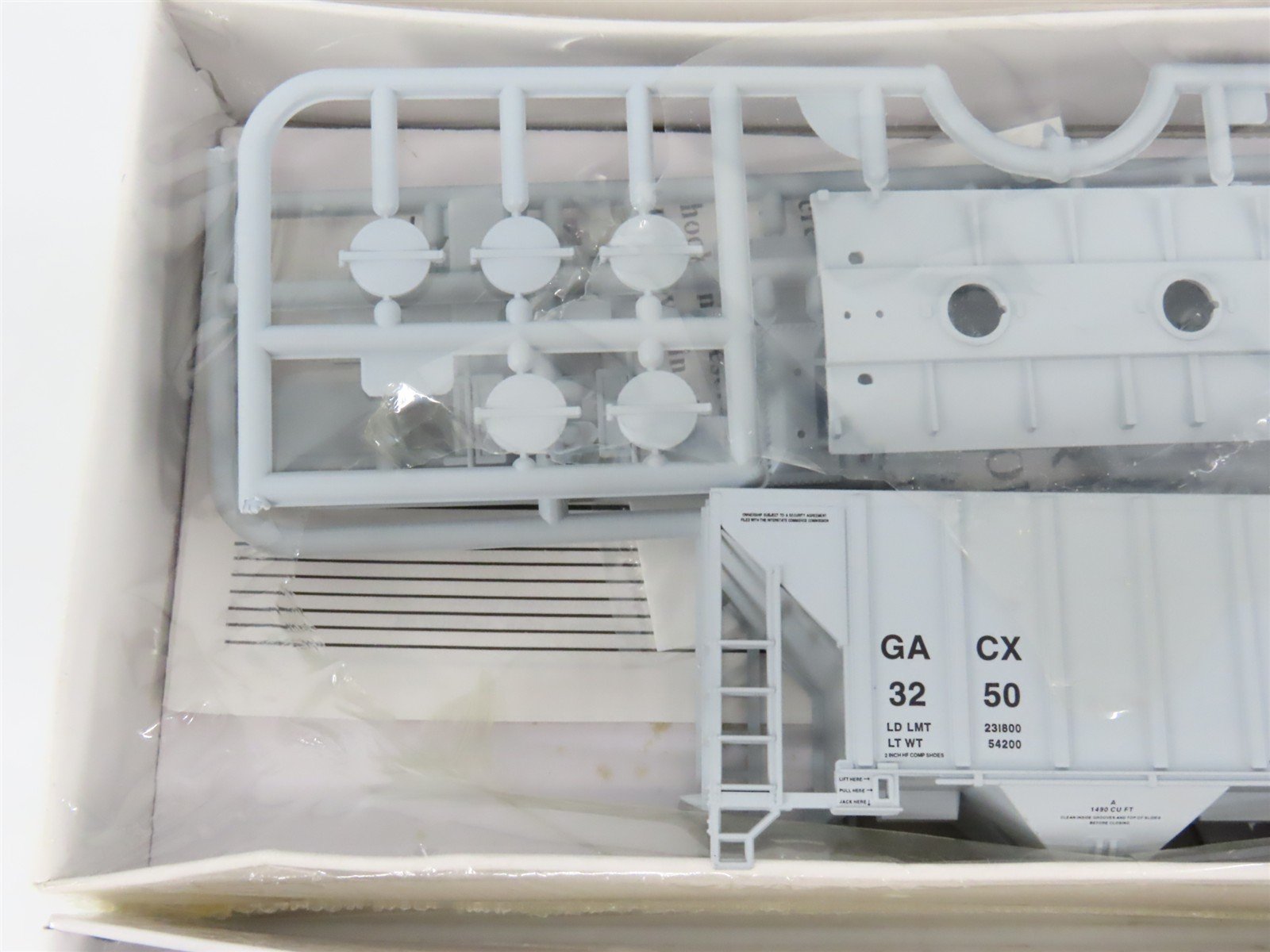 LOT of 3 HO Scale Walthers Kits GATX 2-Bay & Undecorated 3-Bay Covered Hoppers