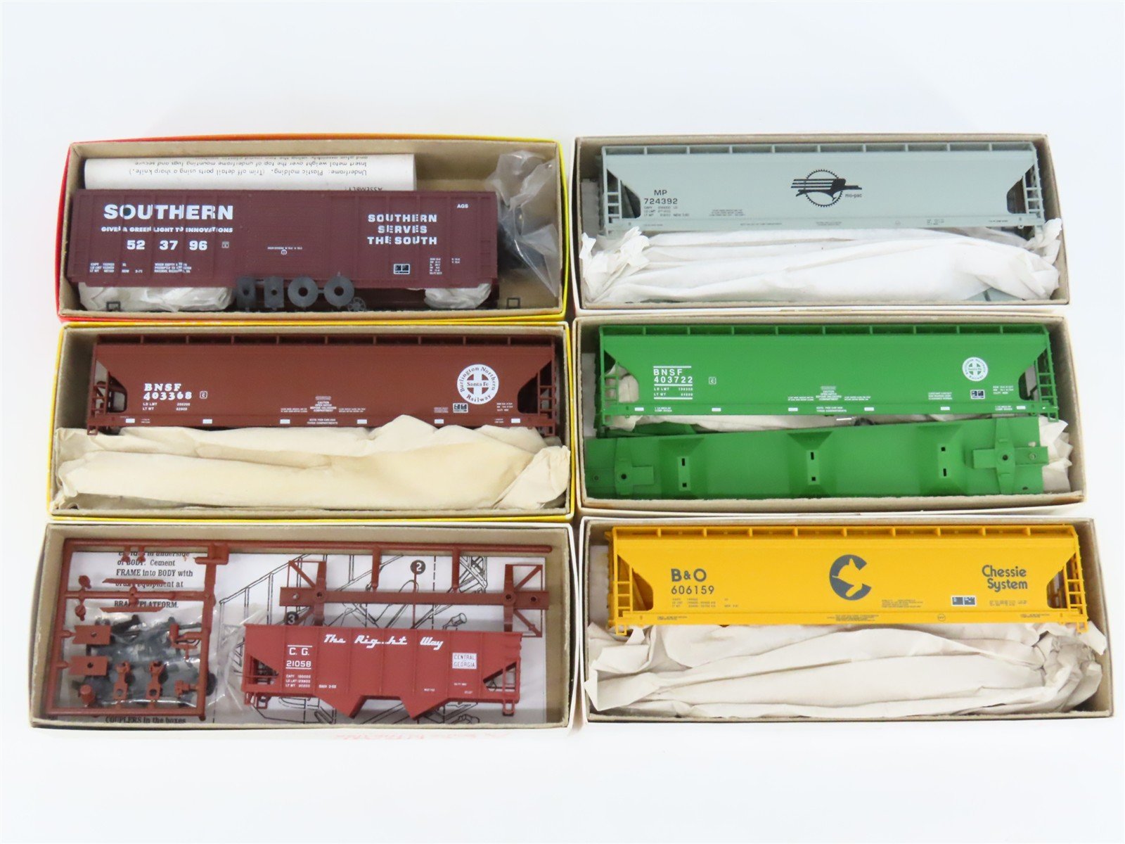 LOT of 6 HO Accurail & Roundhouse Kits SOU, MP, BNSF, CG & B&O Box Car & Hoppers