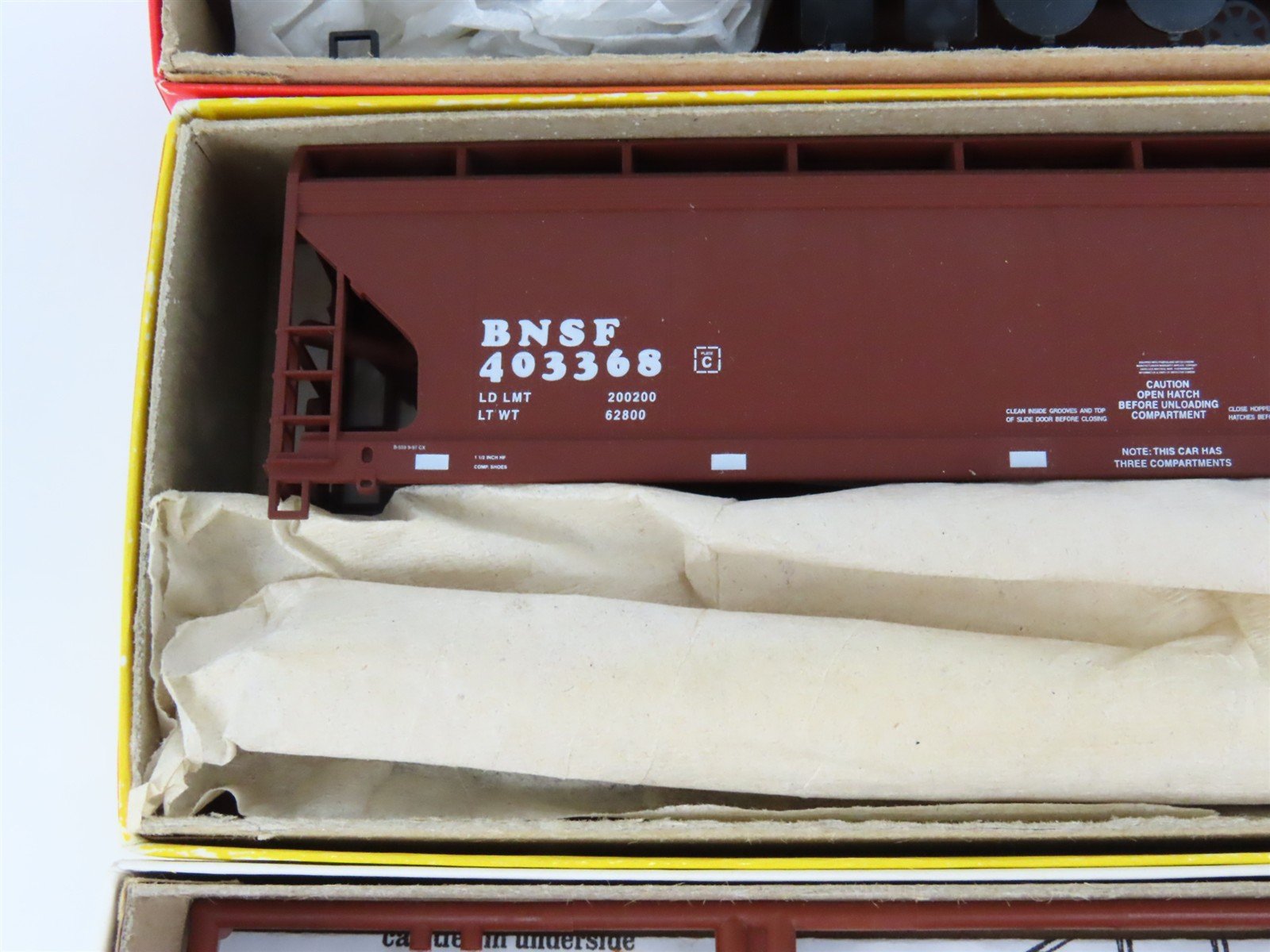 LOT of 6 HO Accurail & Roundhouse Kits SOU, MP, BNSF, CG & B&O Box Car & Hoppers