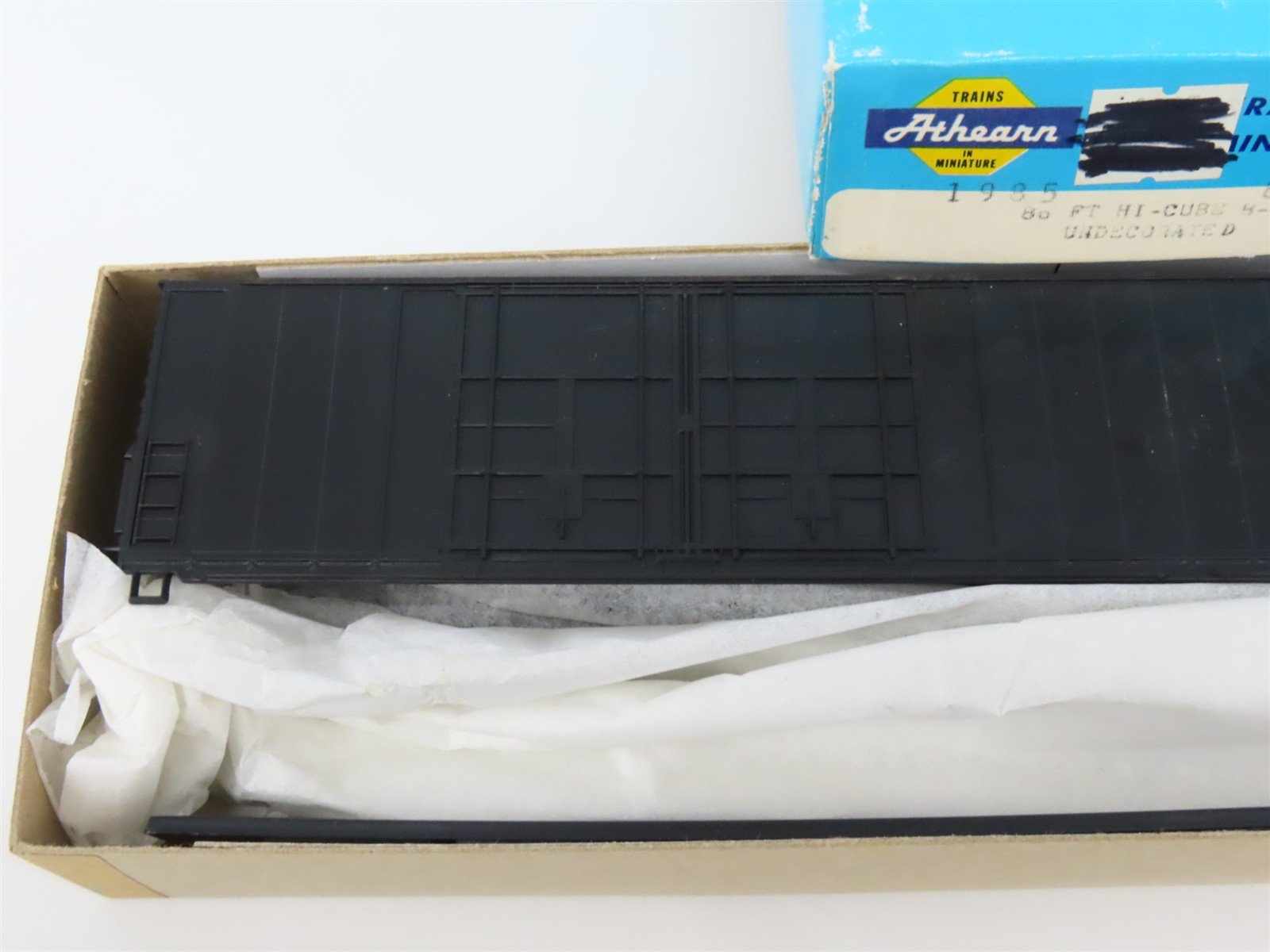 HO Scale Athearn Kit 1985 Undecorated 86' 8-Door Hi-Cube Box Car