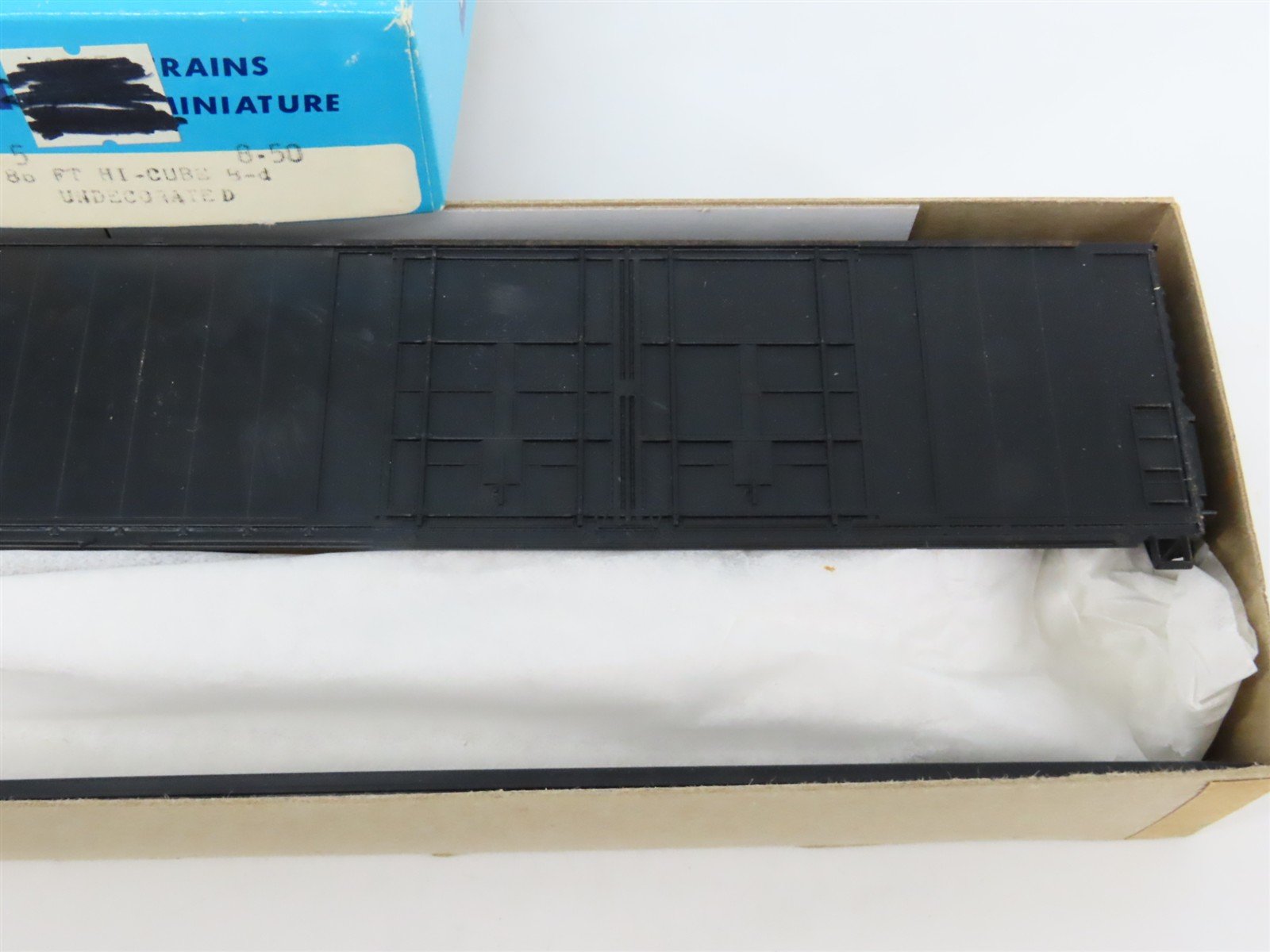 HO Scale Athearn Kit 1985 Undecorated 86' 8-Door Hi-Cube Box Car