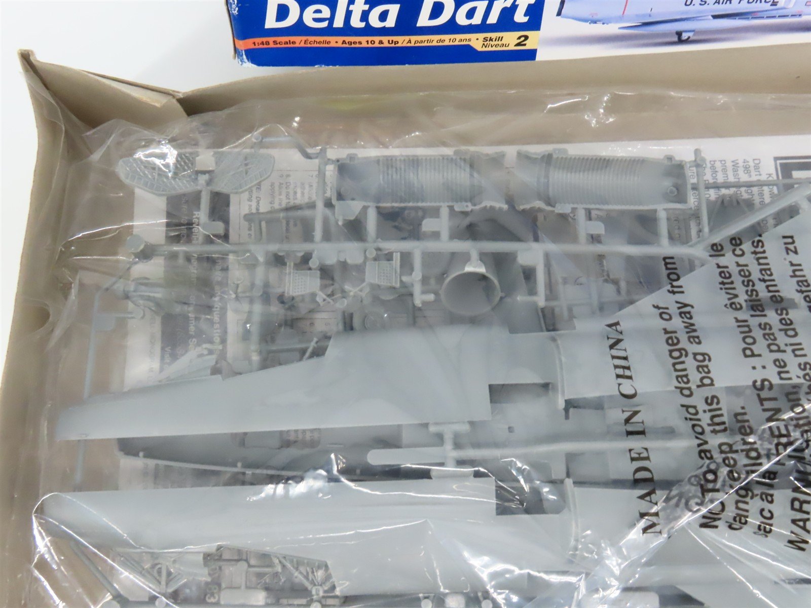 O 1/48 Scale Revell Kit #85-5847 US Air Force F-106 Delta Dart Interceptor Jet