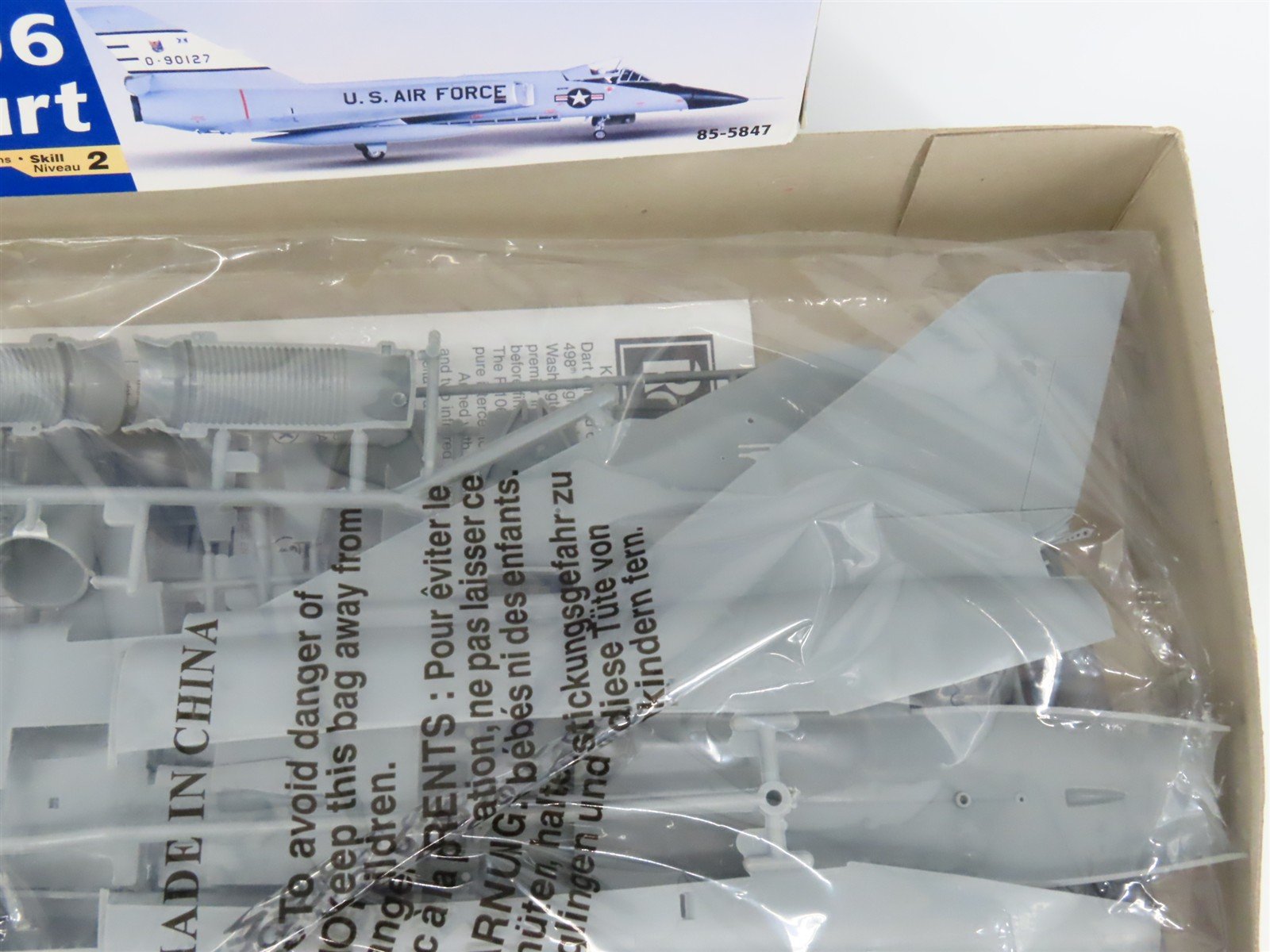 O 1/48 Scale Revell Kit #85-5847 US Air Force F-106 Delta Dart Interceptor Jet