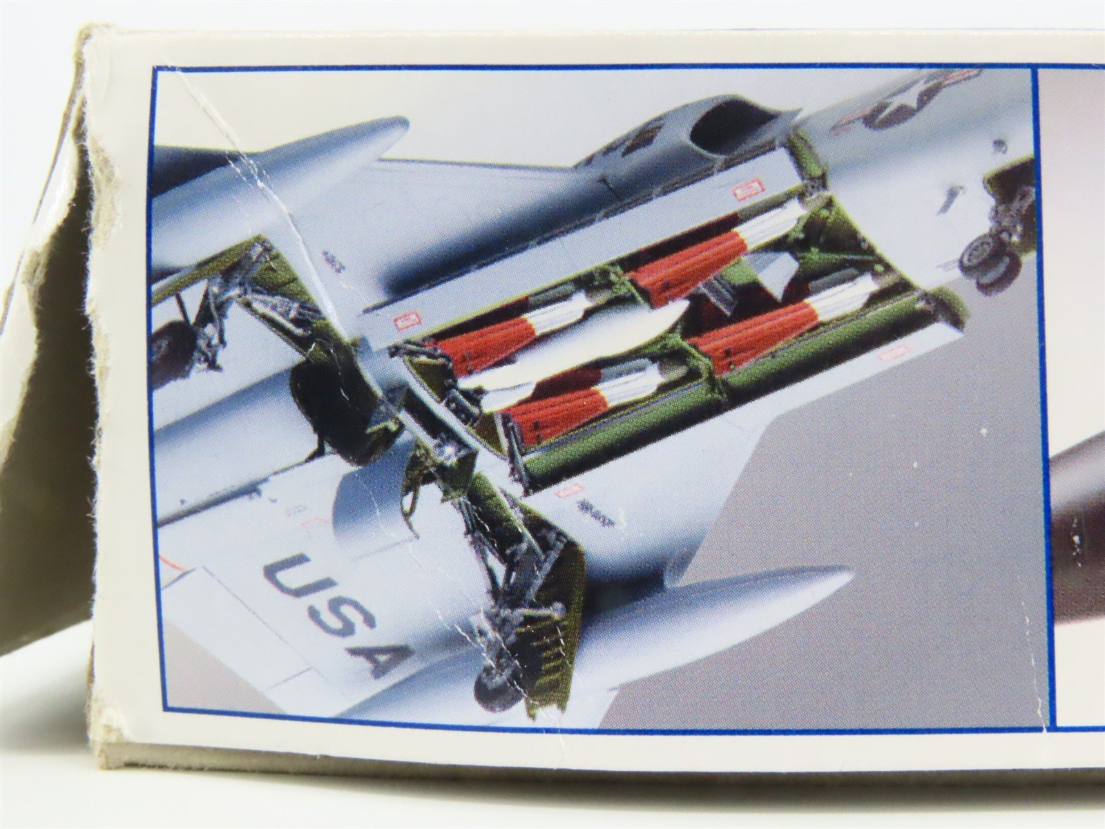 O 1/48 Scale Revell Kit #85-5847 US Air Force F-106 Delta Dart Interceptor Jet