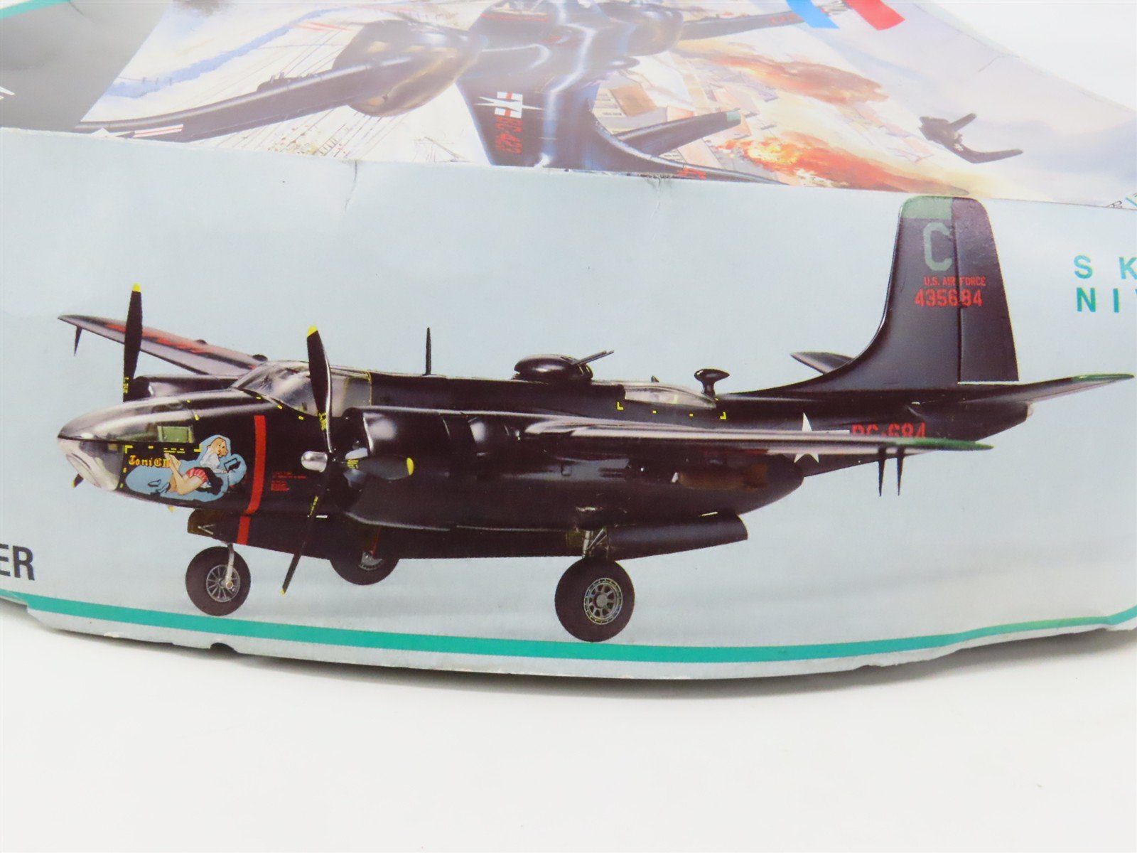 O 1/48 Scale Monogram Kit #5508 USAF A/B-26C Invader Light Bomber Aircraft