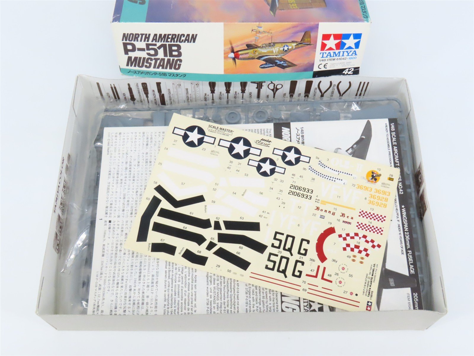 O 1/48 Scale Tamiya Kit #61042 North American P-51B Mustang Fighter Aircraft