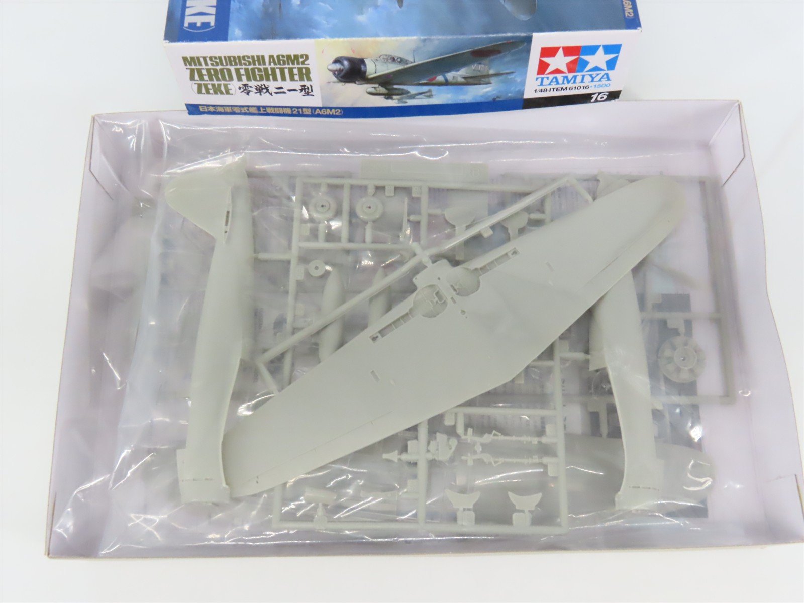 O 1/48 Scale Tamiya Kit #61016 Japanese Mitsubishi A6M2 Zero Fighter Aircraft