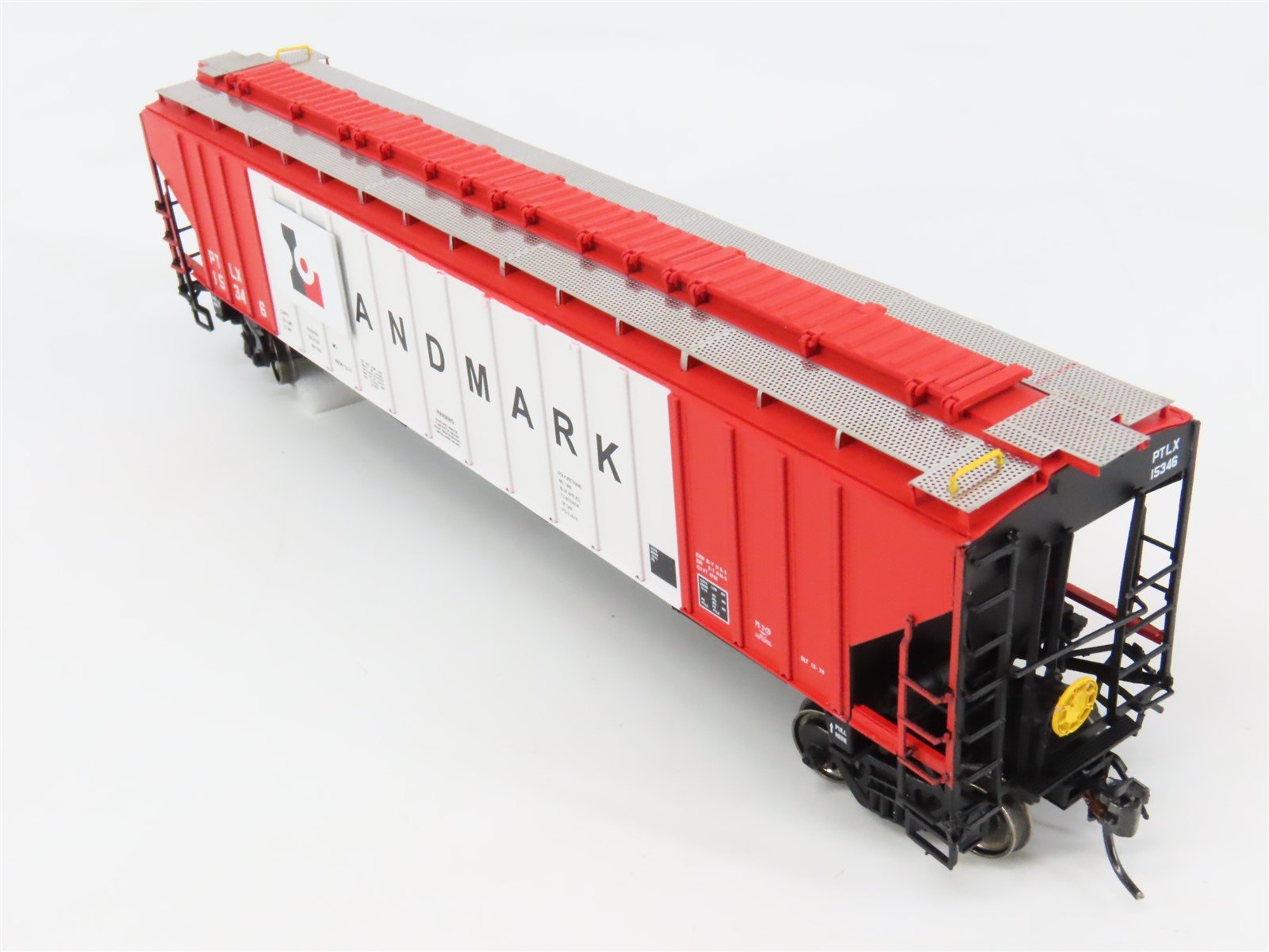 HO Scale InterMountain 45383-01 PTLX Landmark 3-Bay PS-2 Covered Hopper #15346