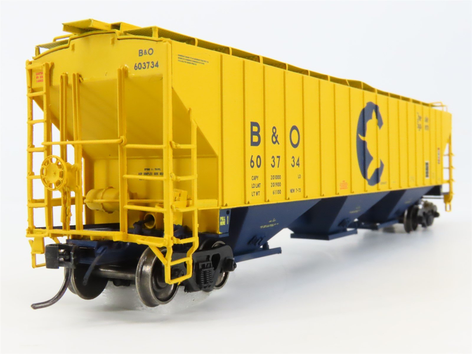 HO InterMountain 45343-13 B&O Chessie System 3-Bay PS-2 Covered Hopper #603734
