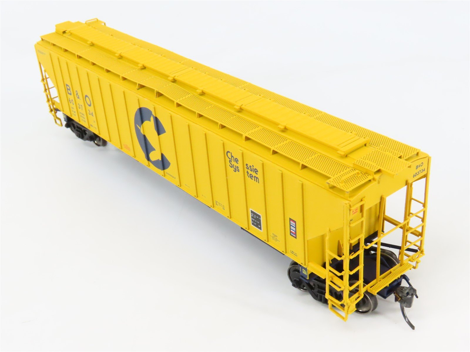 HO InterMountain 45343-13 B&O Chessie System 3-Bay PS-2 Covered Hopper #603734