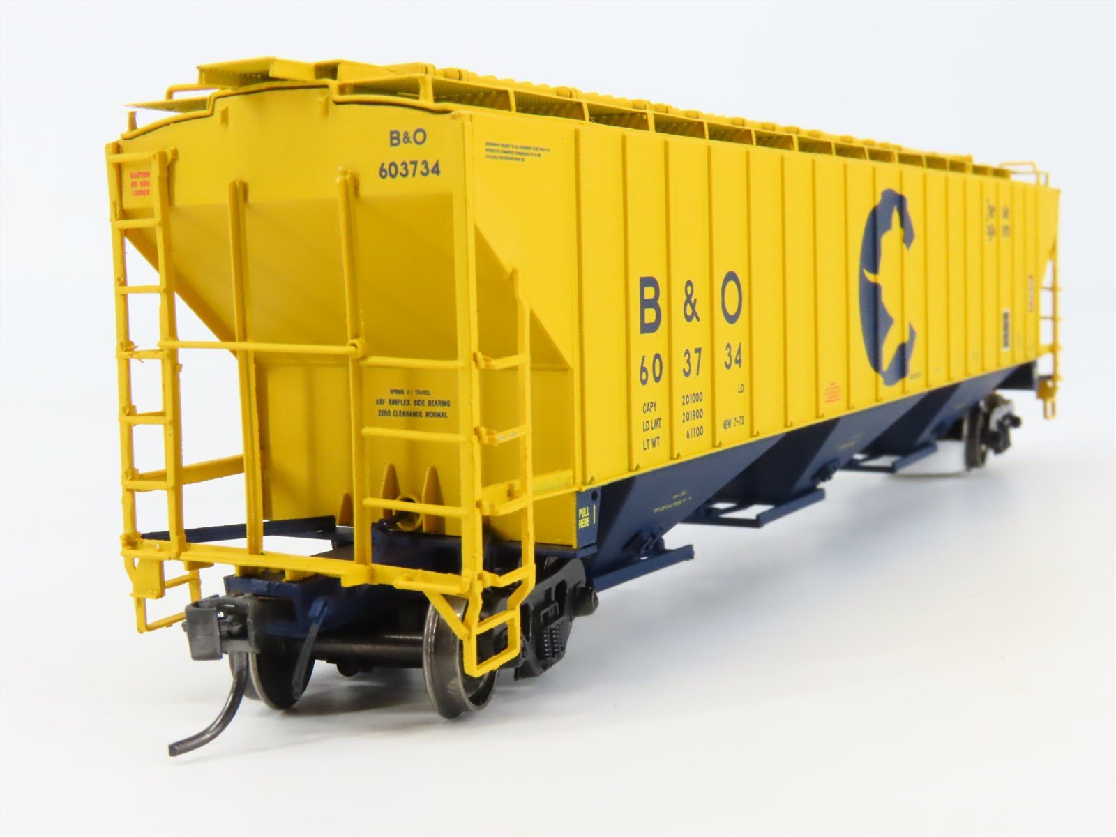 HO InterMountain 45343-13 B&O Chessie System 3-Bay PS-2 Covered Hopper #603734