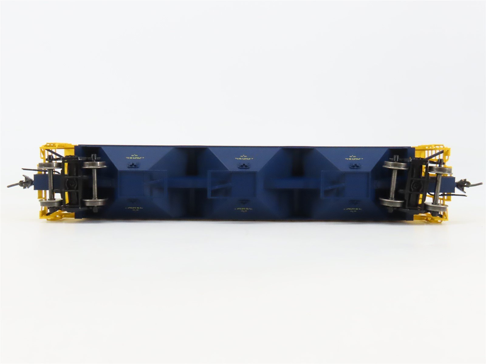 HO InterMountain 45343-13 B&O Chessie System 3-Bay PS-2 Covered Hopper #603734