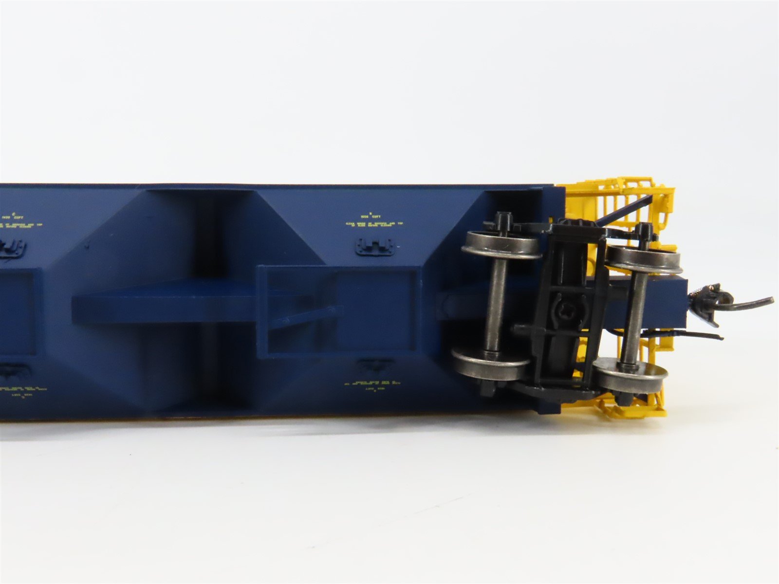 HO InterMountain 45343-13 B&O Chessie System 3-Bay PS-2 Covered Hopper #603734