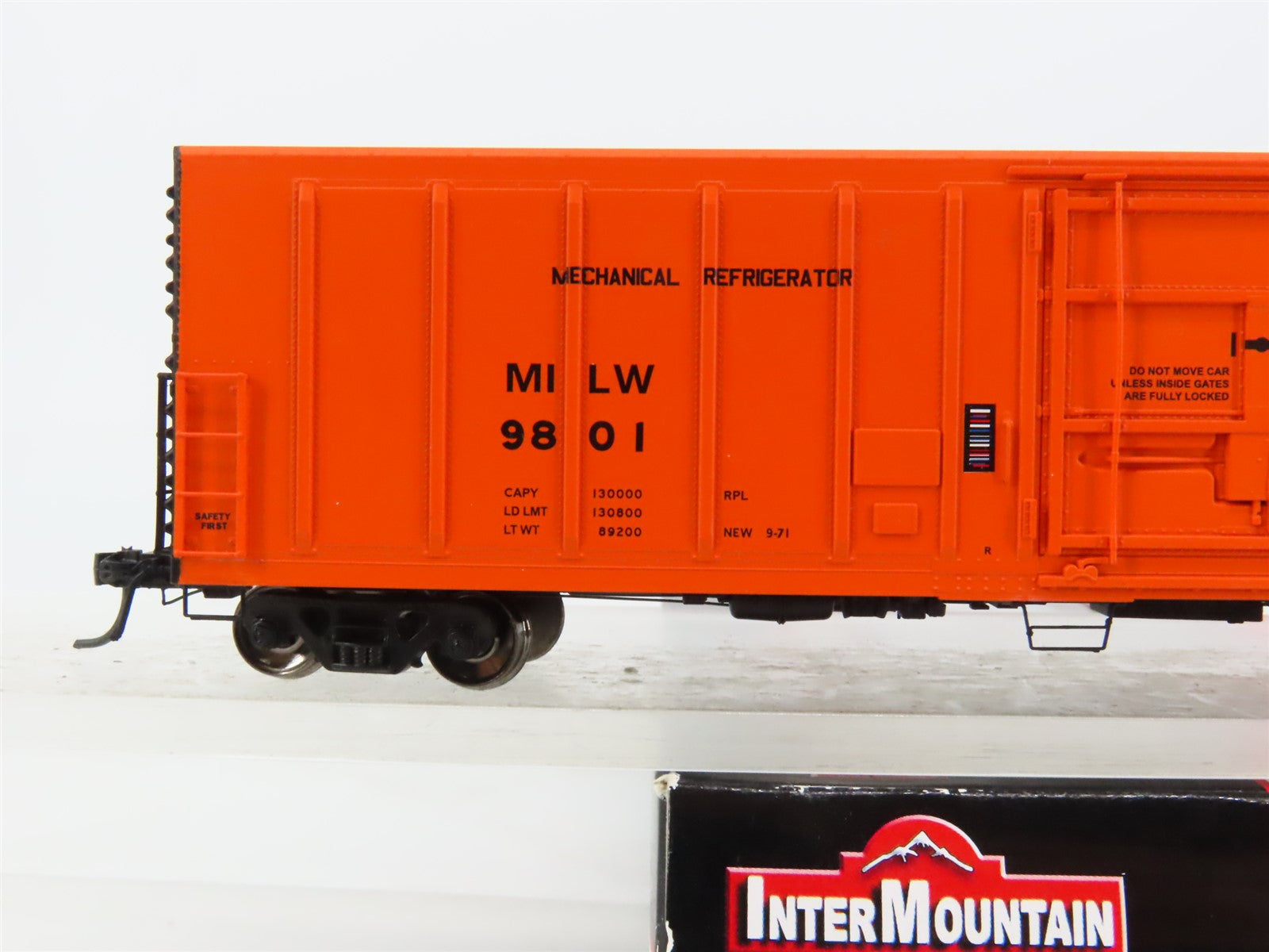 HO Scale InterMountain 48815-01 MILW Milwaukee Road R-70-20 Mech Reefer #9801