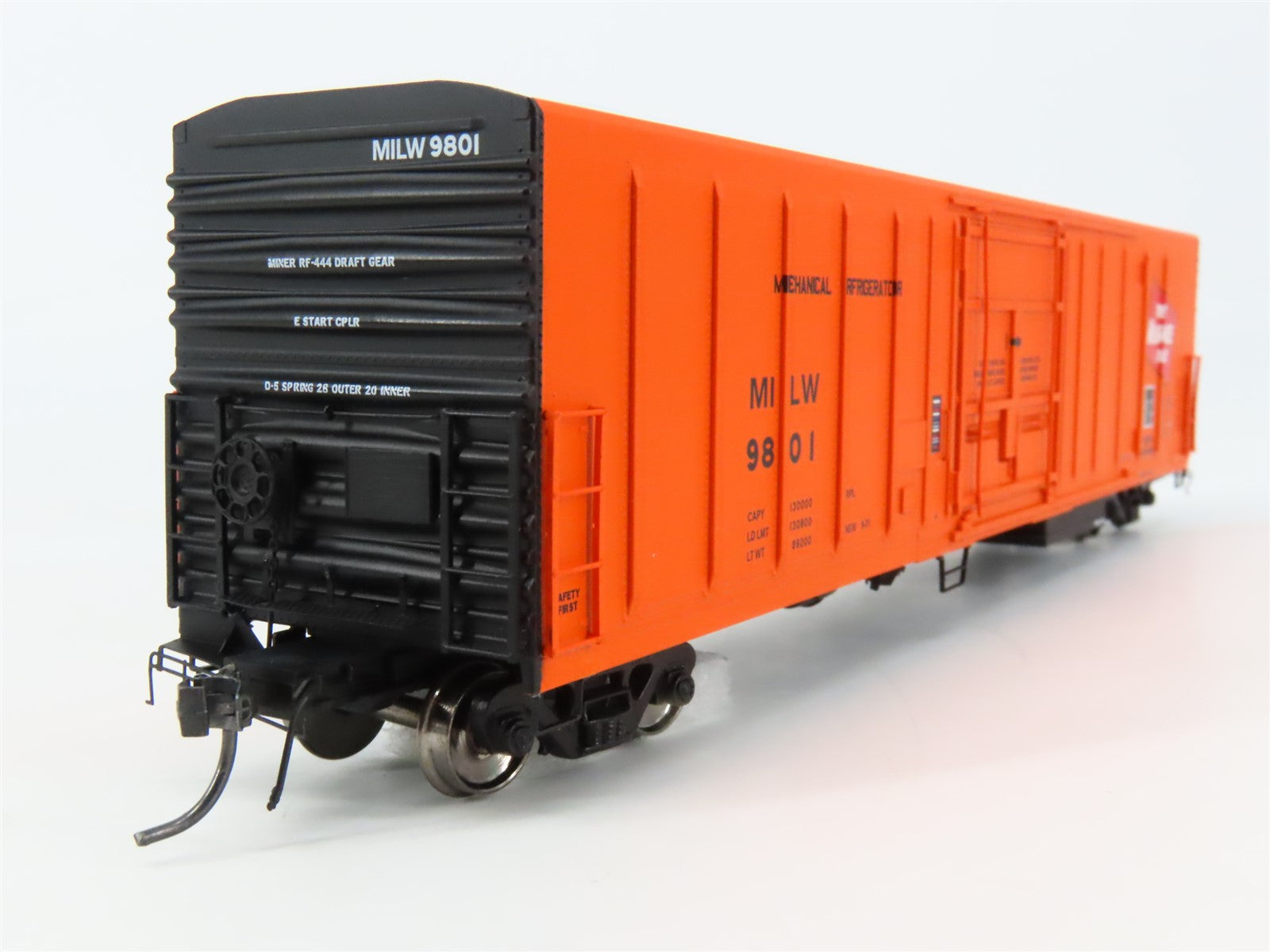 HO Scale InterMountain 48815-01 MILW Milwaukee Road R-70-20 Mech Reefer #9801