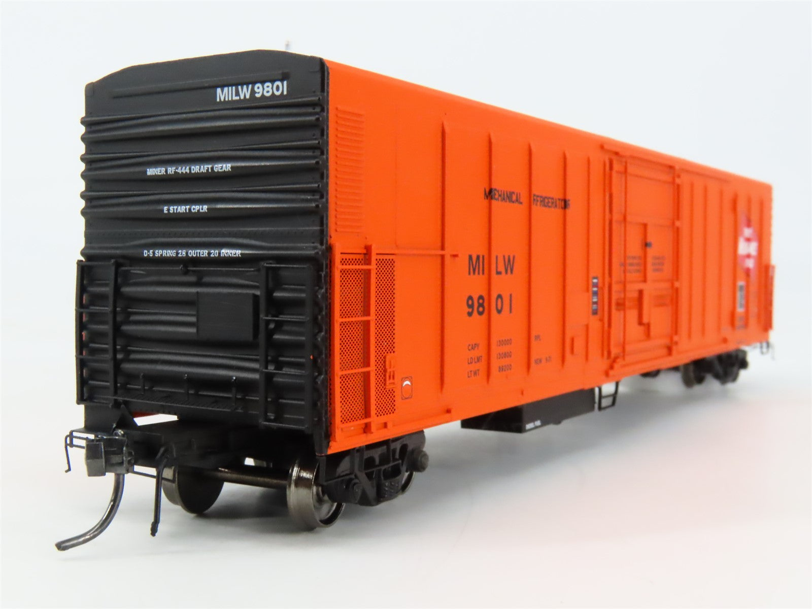 HO Scale InterMountain 48815-01 MILW Milwaukee Road R-70-20 Mech Reefer #9801