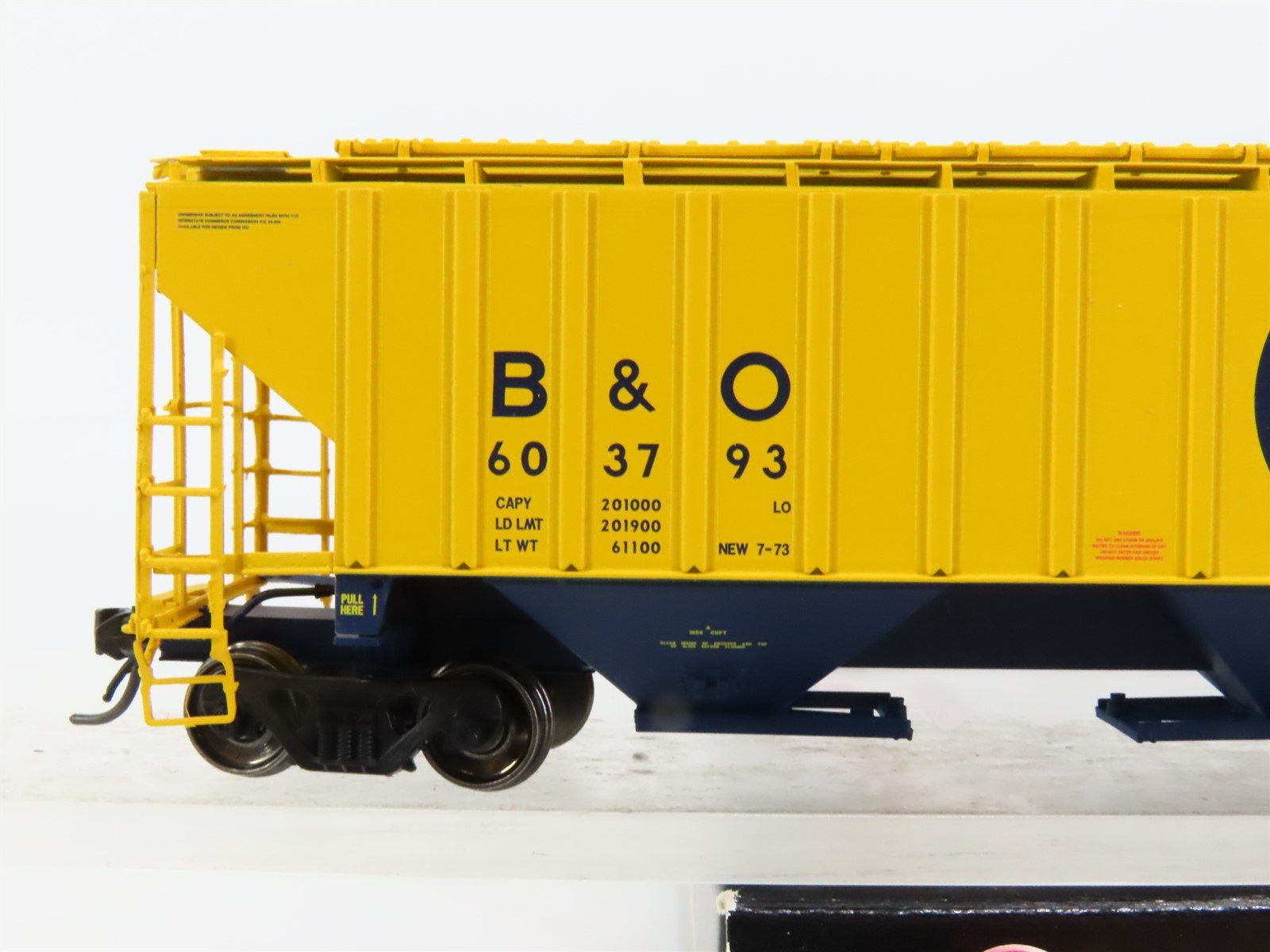 HO InterMountain 45343-15 B&O Chessie System 3-Bay PS-2 Covered Hopper #603793