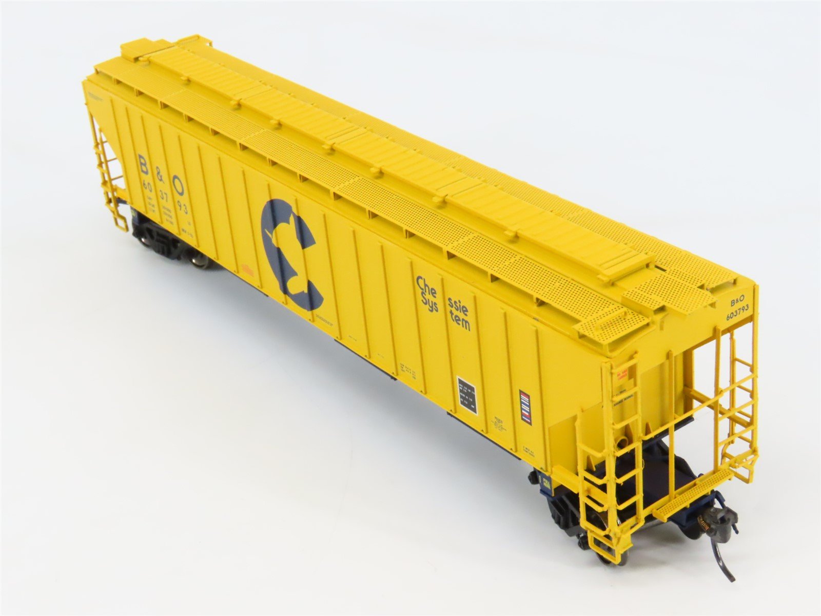 HO InterMountain 45343-15 B&O Chessie System 3-Bay PS-2 Covered Hopper #603793