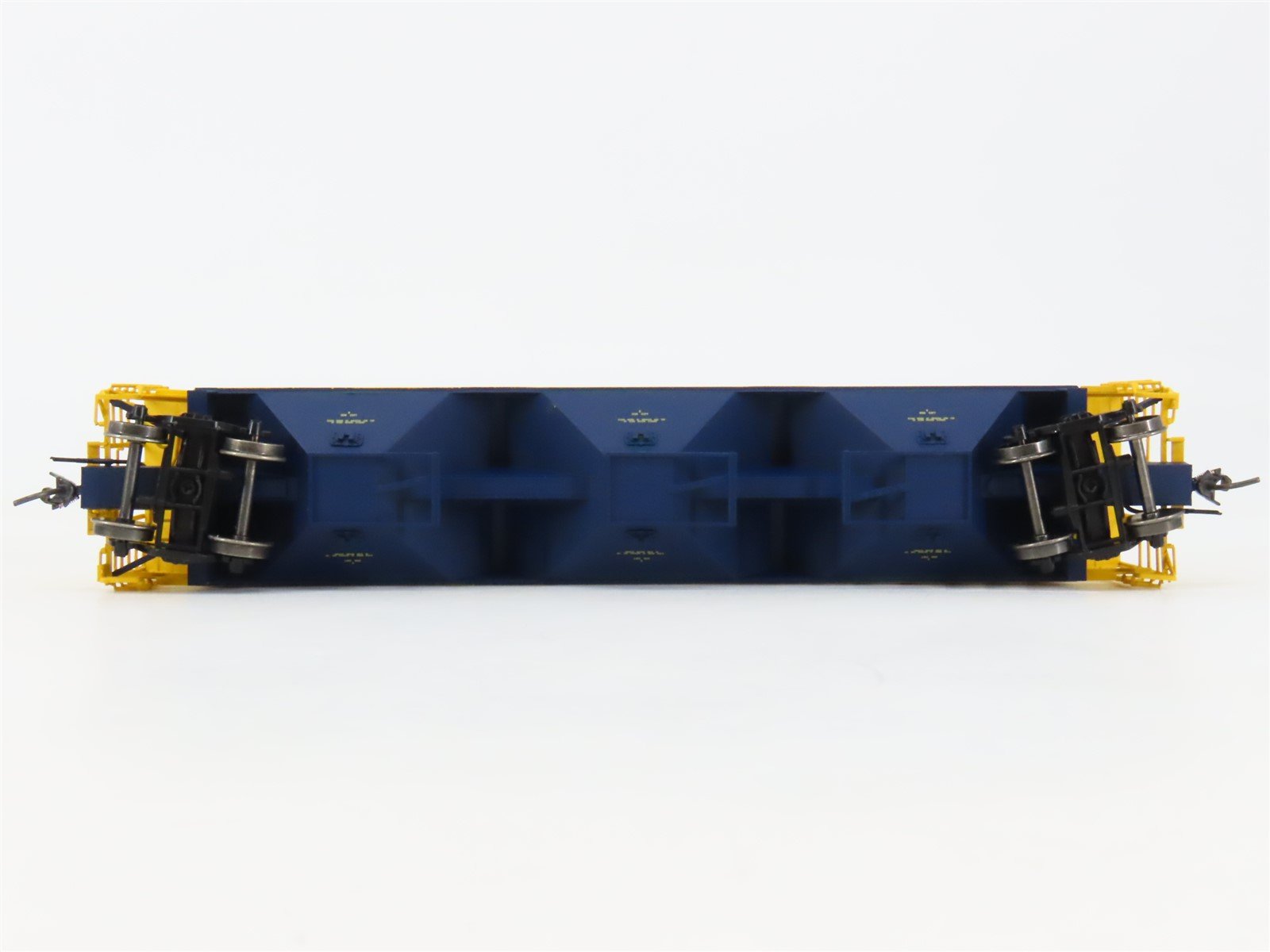 HO InterMountain 45343-15 B&O Chessie System 3-Bay PS-2 Covered Hopper #603793
