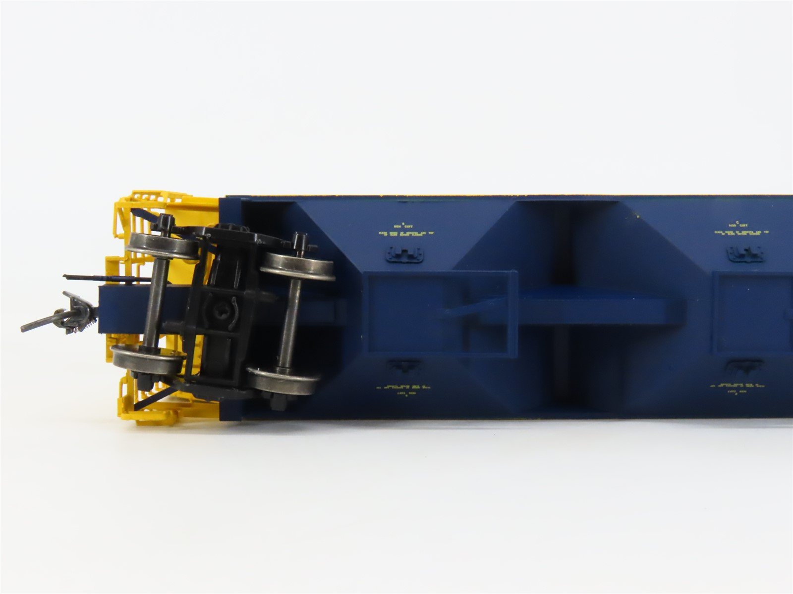 HO InterMountain 45343-15 B&O Chessie System 3-Bay PS-2 Covered Hopper #603793