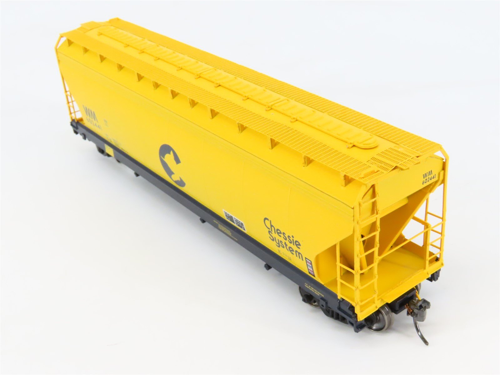 HO Scale InterMountain 47006-09 WM Chessie System 3-Bay Covered Hopper #602441